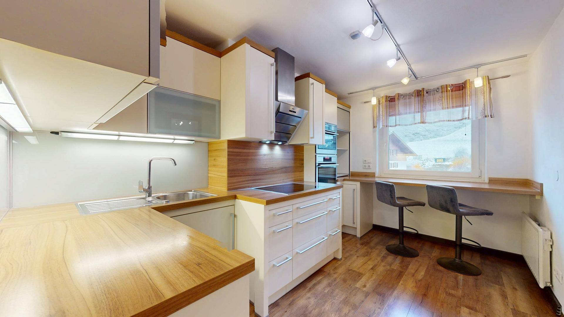 Großzügige 5-Zimmer-Dachgeschosswohnung mit Balkon &amp; Dachterrasse in St. Johann im Pongau – další