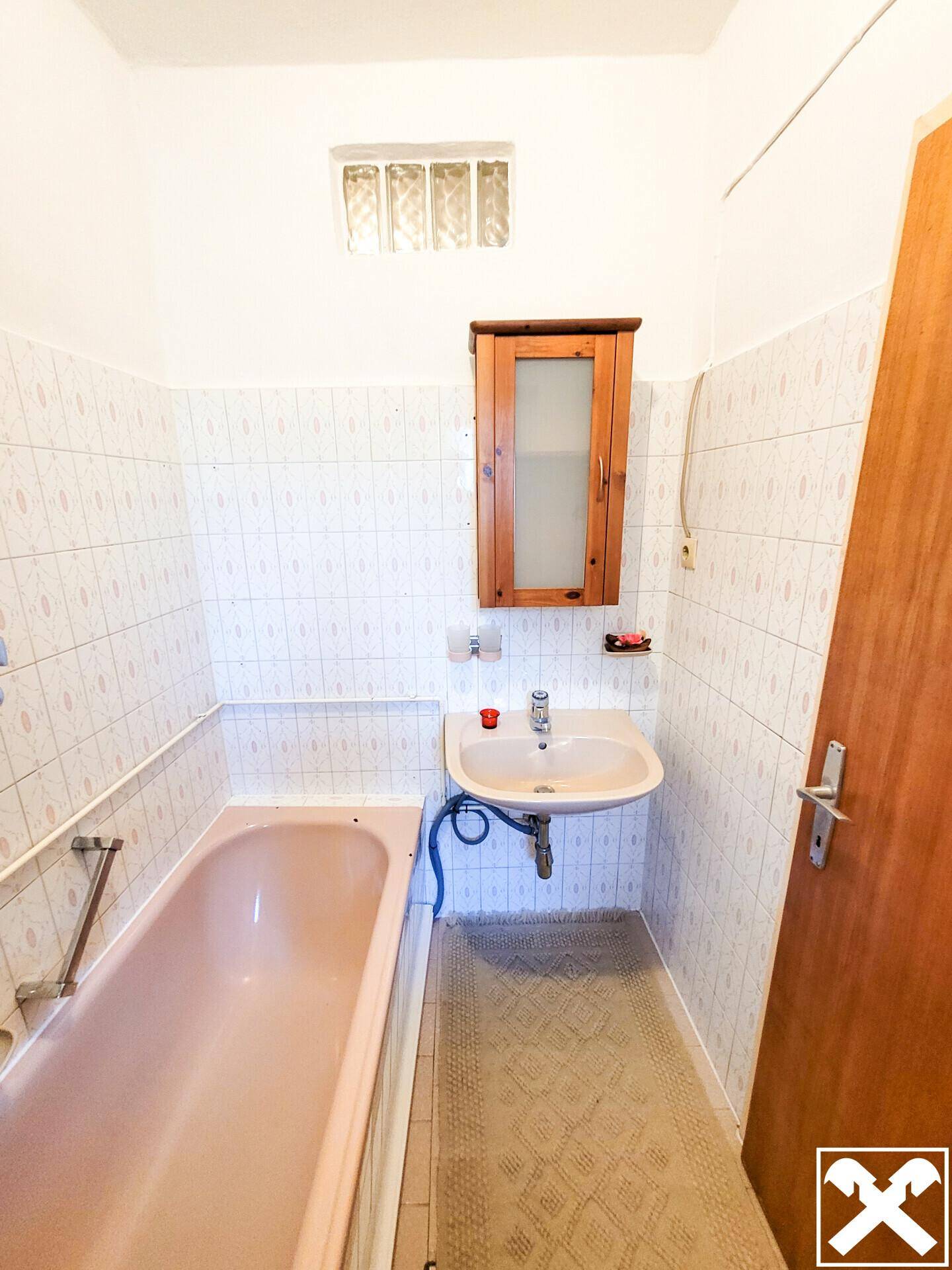 Badezimmer mit Badewanne EG