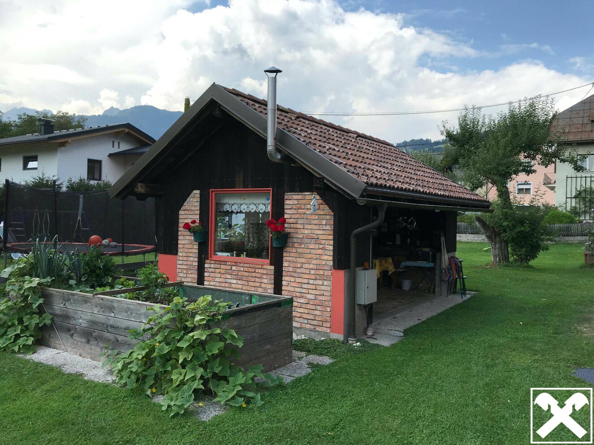 Hochbeet und Casetta Raised Beds and Outdoor Living Room