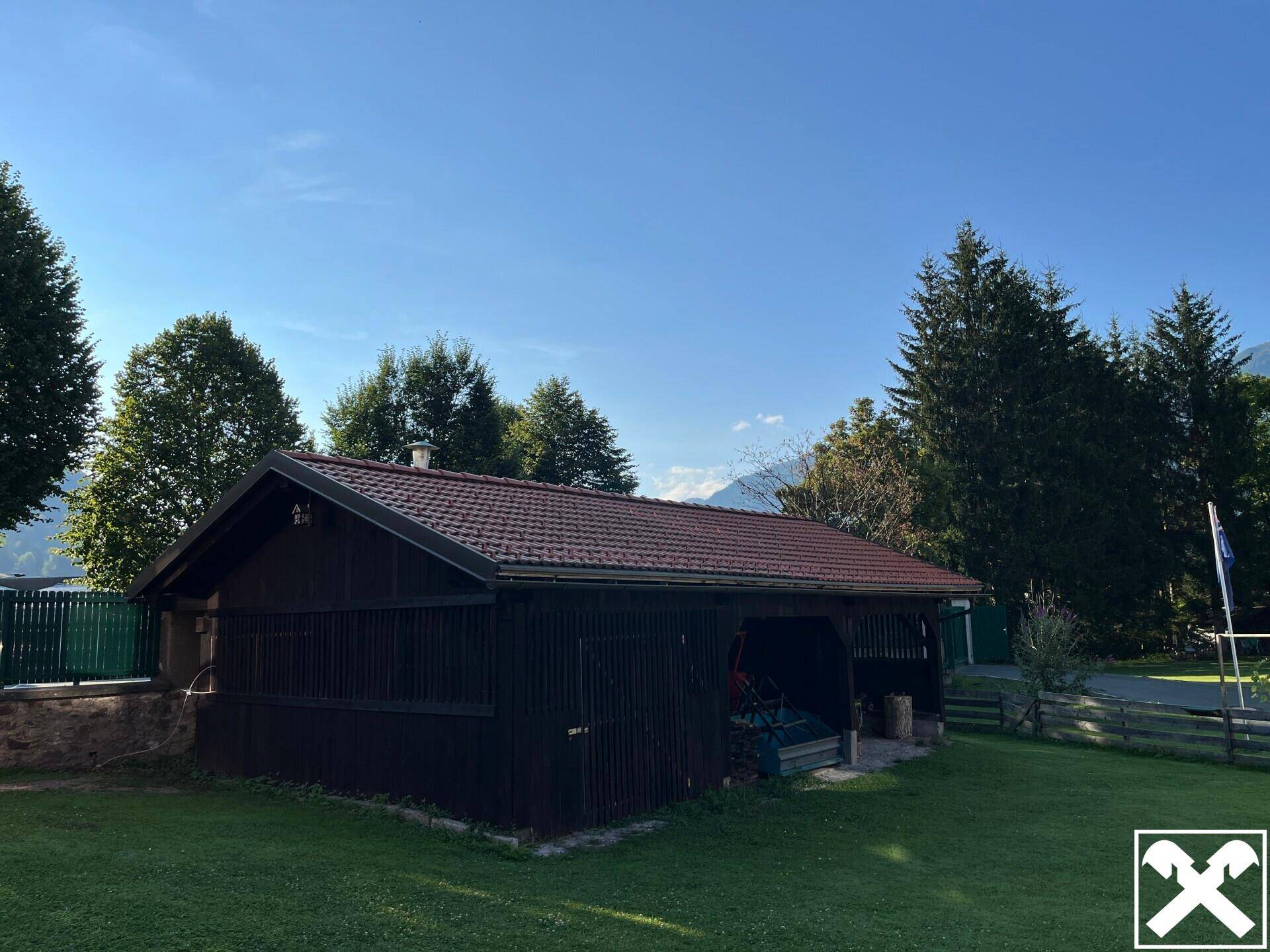 Unterstellplatz und Garage