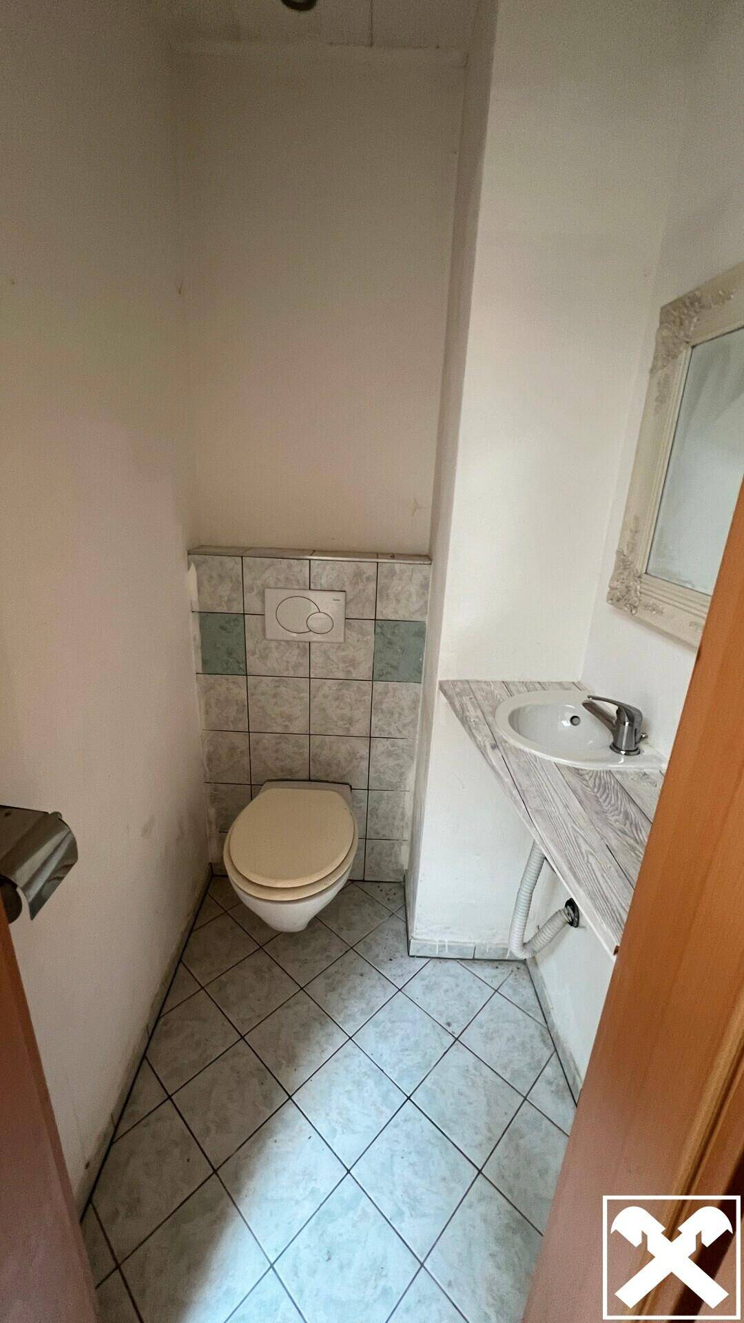 separates WC