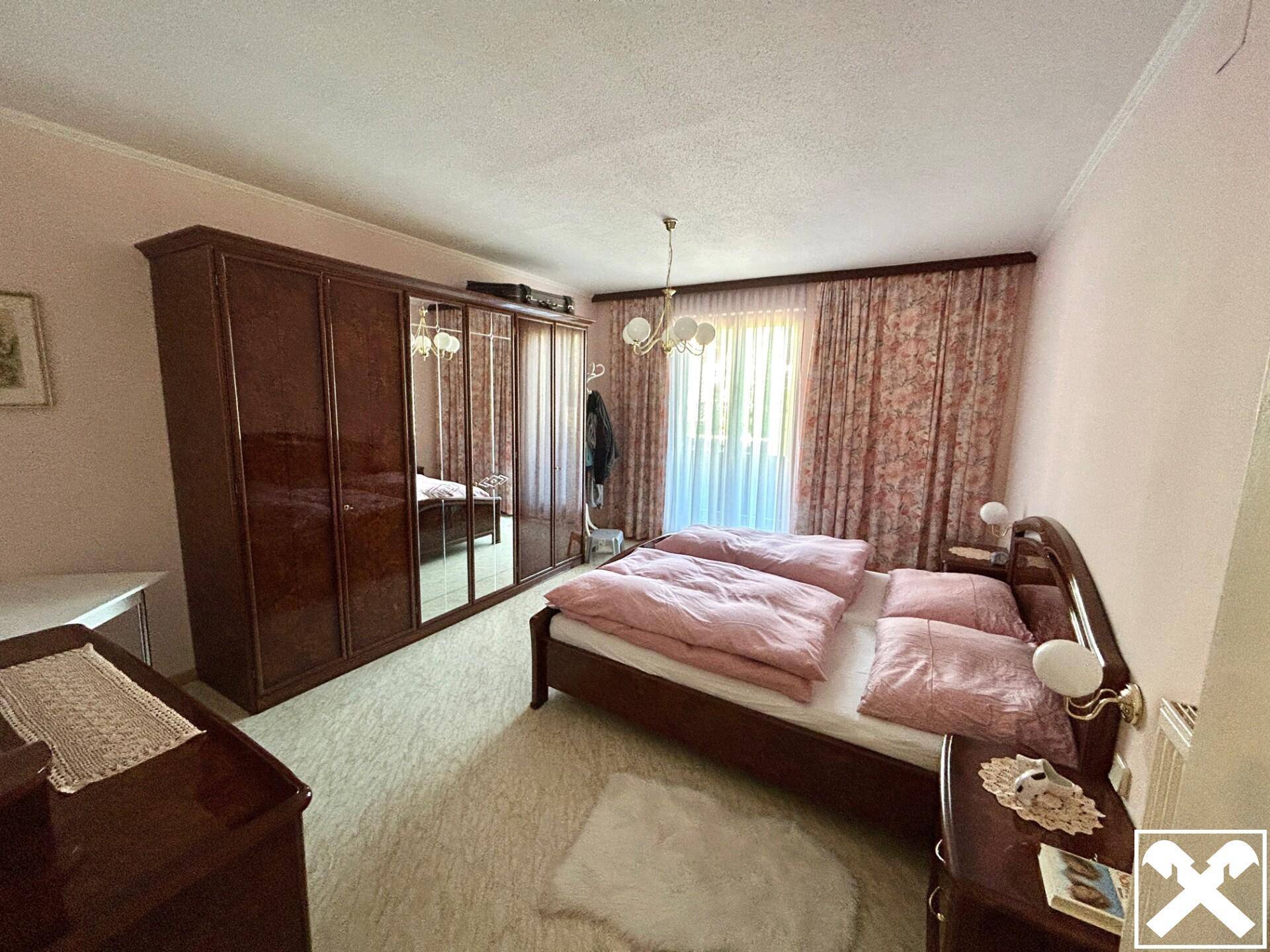 Wohnung Top 2 - Schlafzimmer 1 von 2
