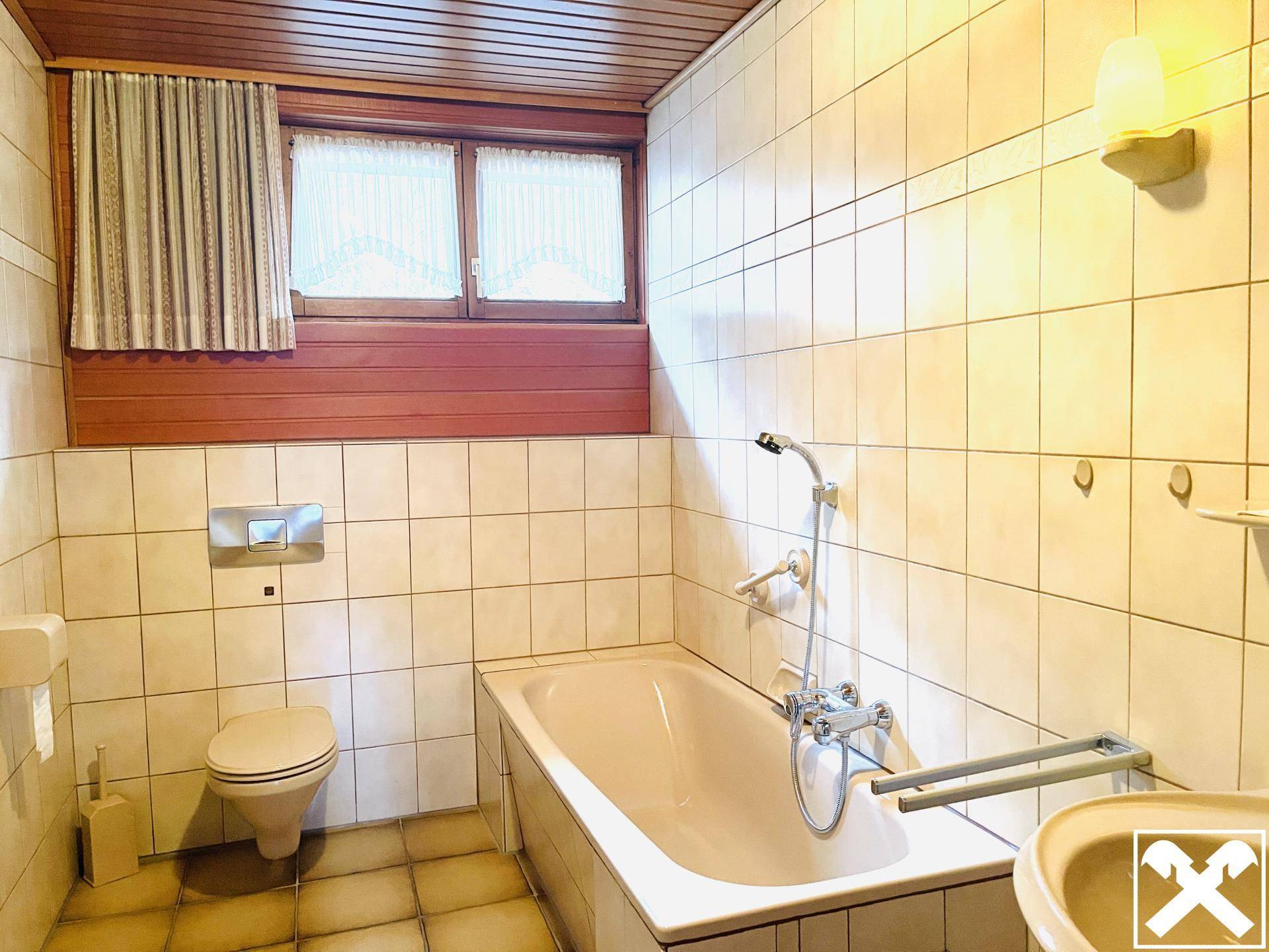 Badezimmer mit WC im Dachgeschoss