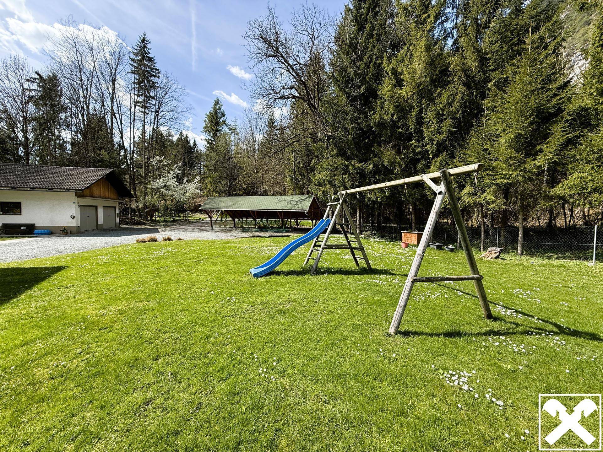 Großes Grundstück mit viel Platz