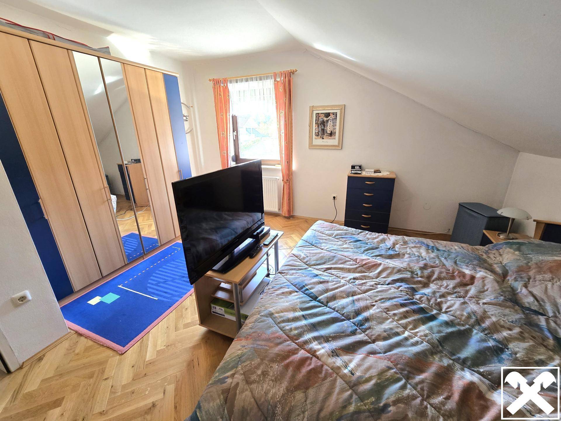 Schlafzimmer (DG)