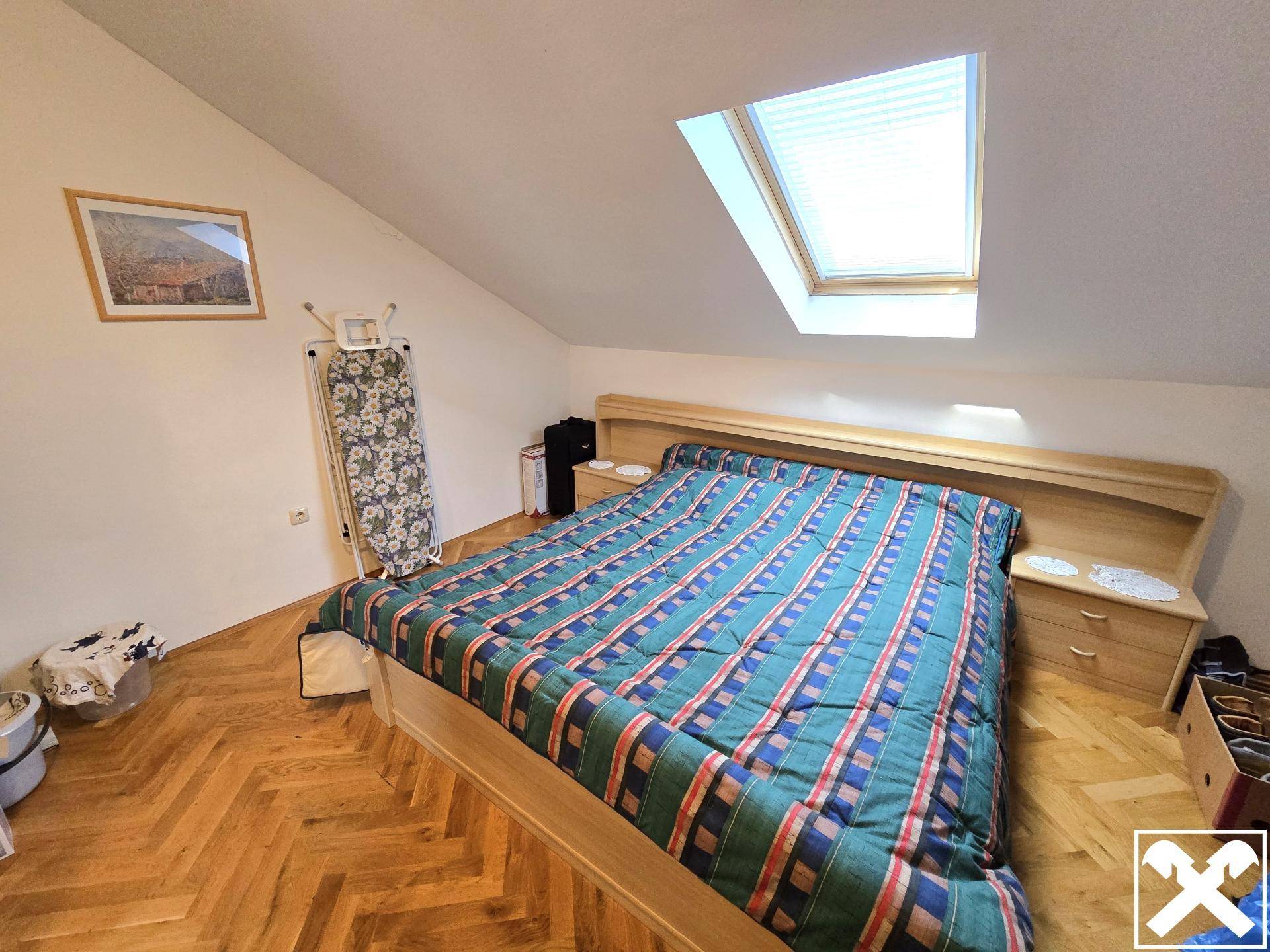 Schlafzimmer (DG)