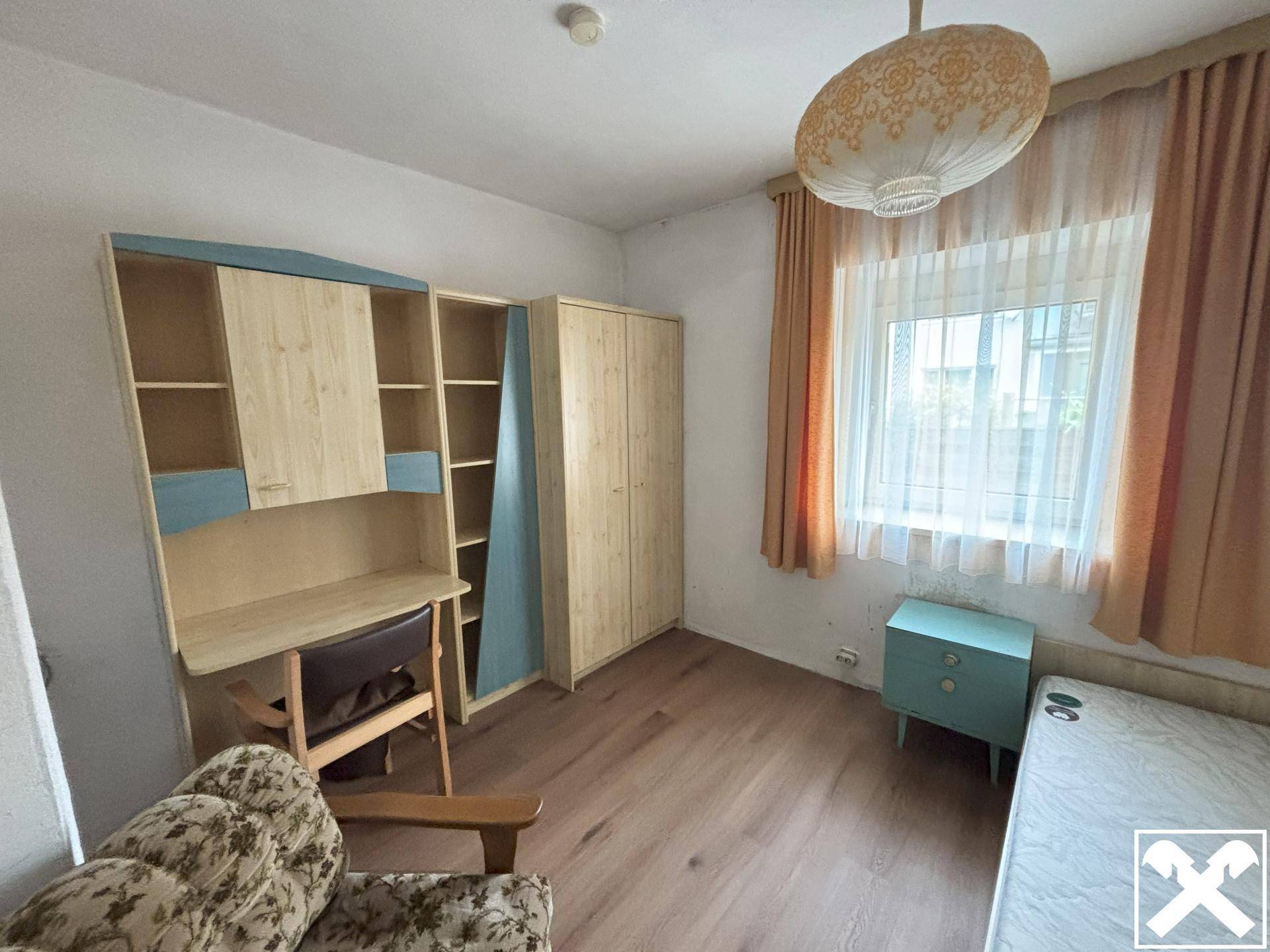 Zimmer klein EG