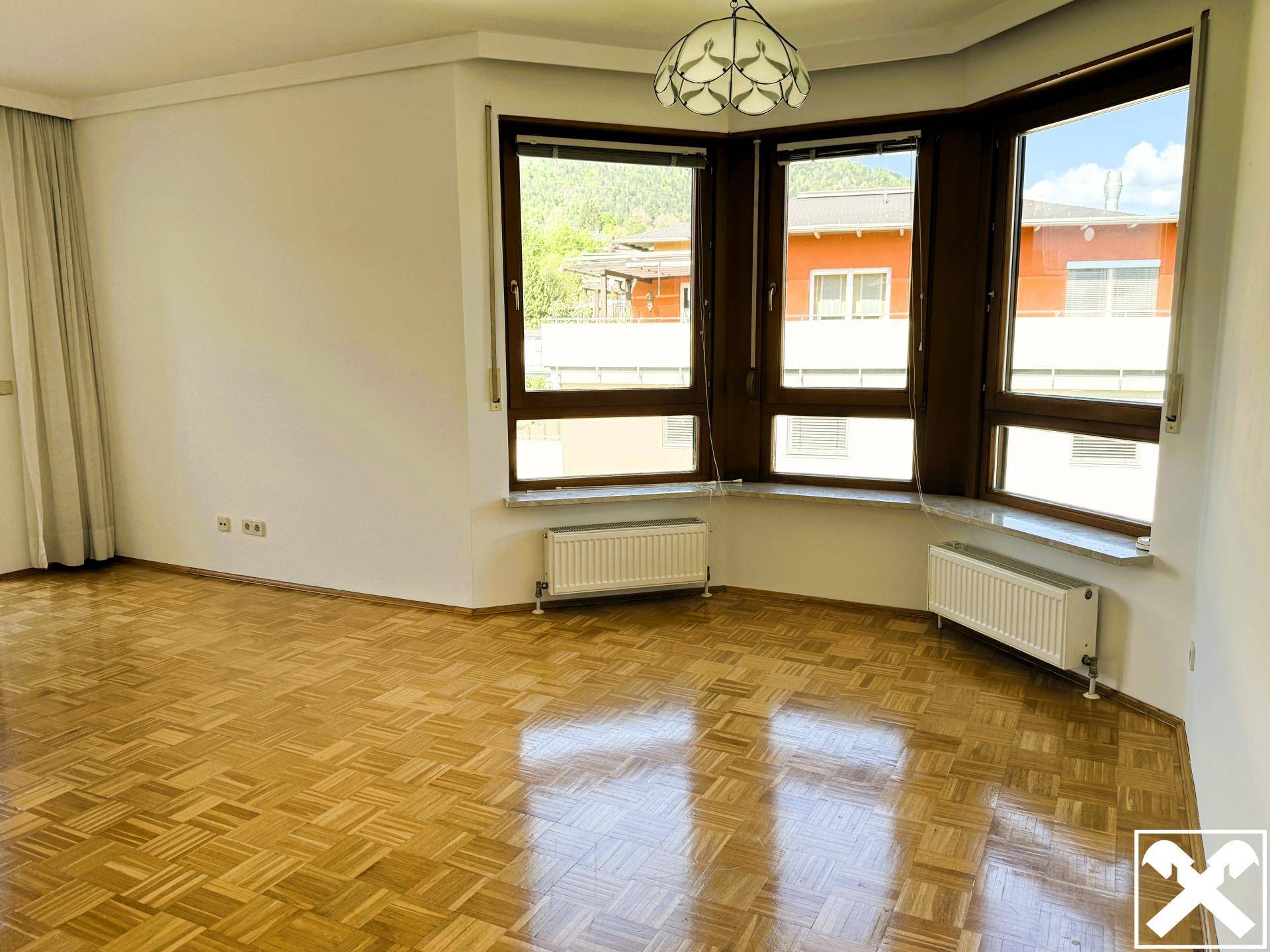 Großer, heller Wohnraum