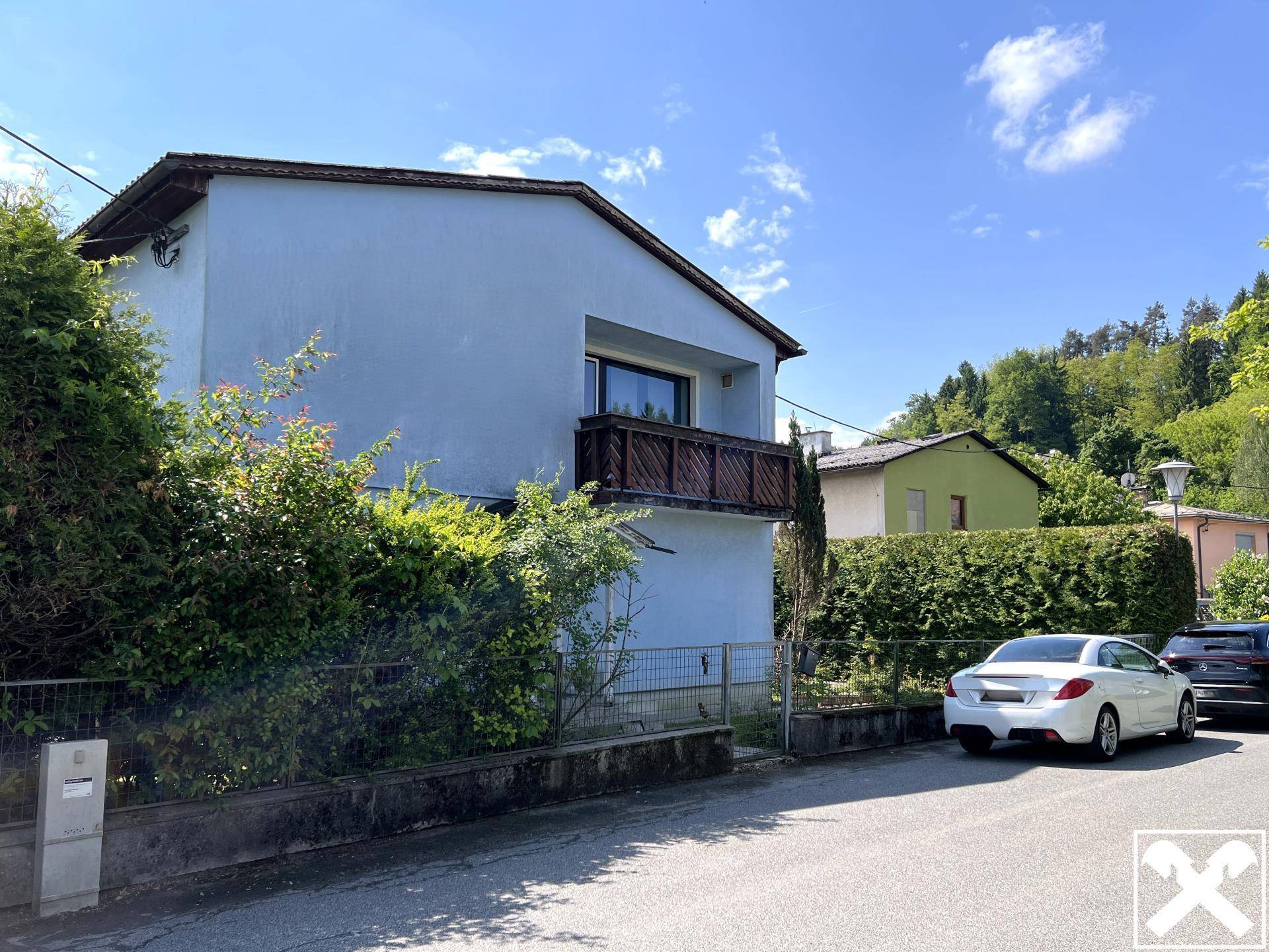 Öffentliche Zufahrt Wohnhaus
