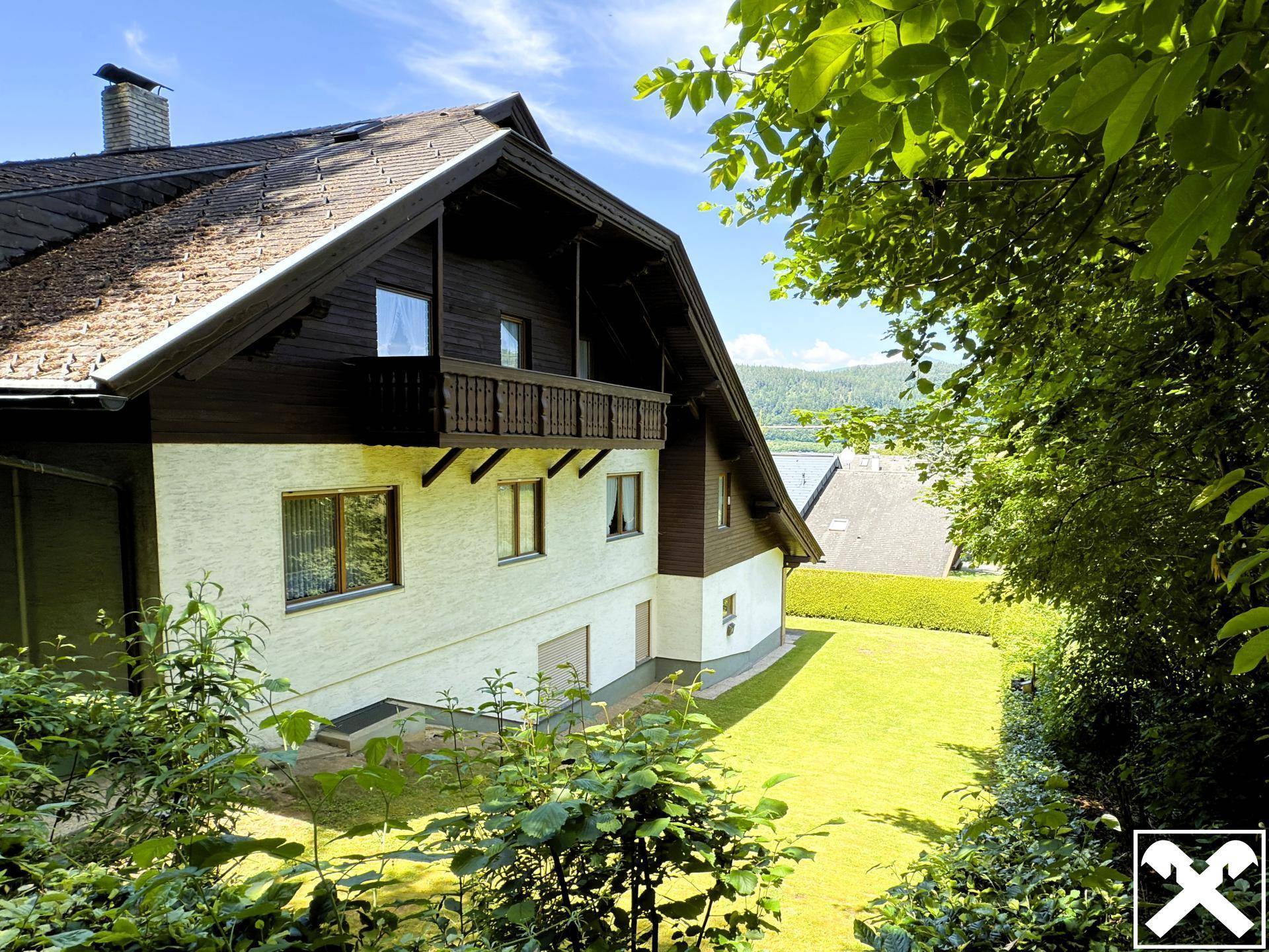 Die Ostansicht mit Liegewiese