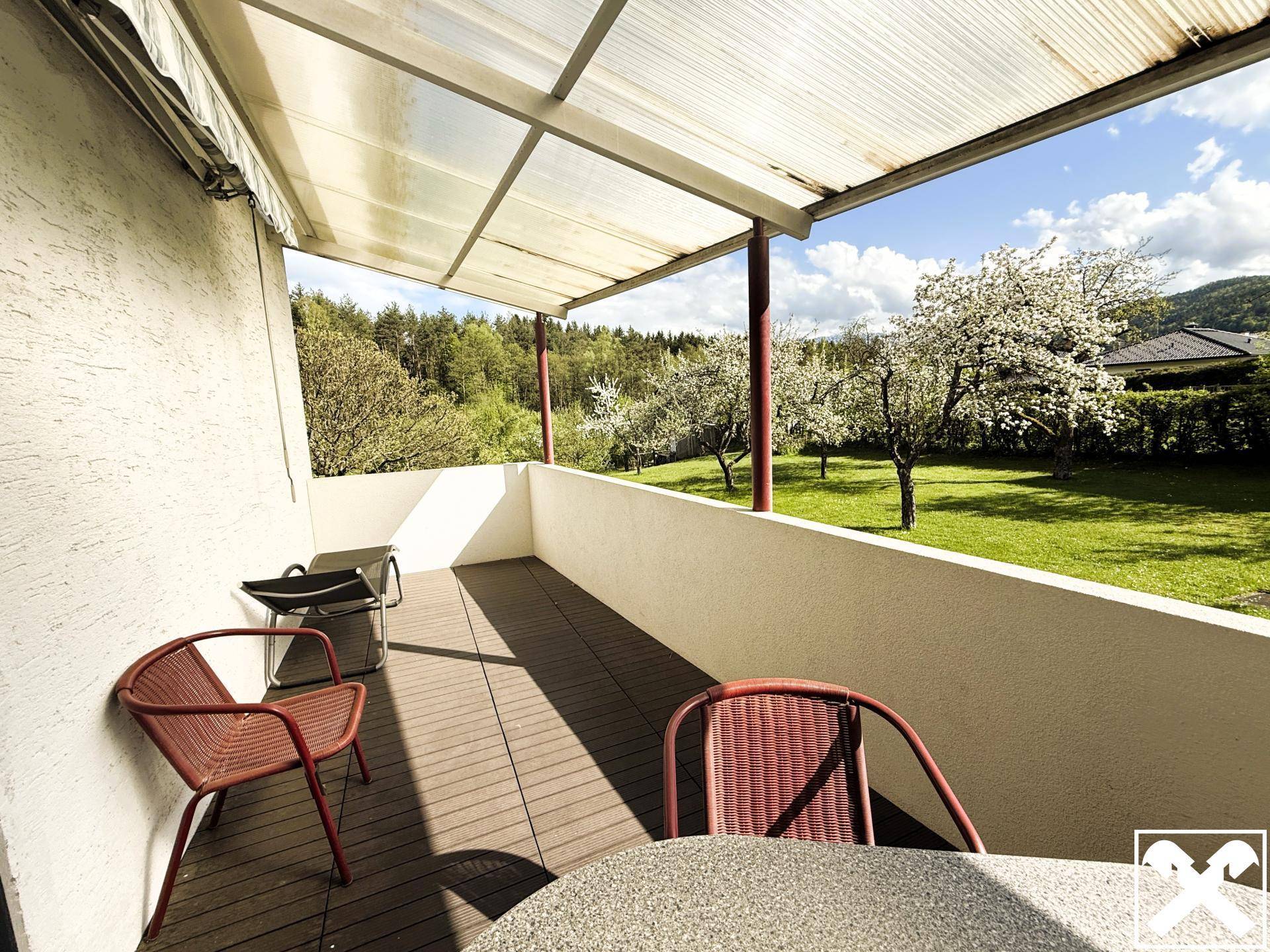 ... Zugang auf die überdachte Terrasse