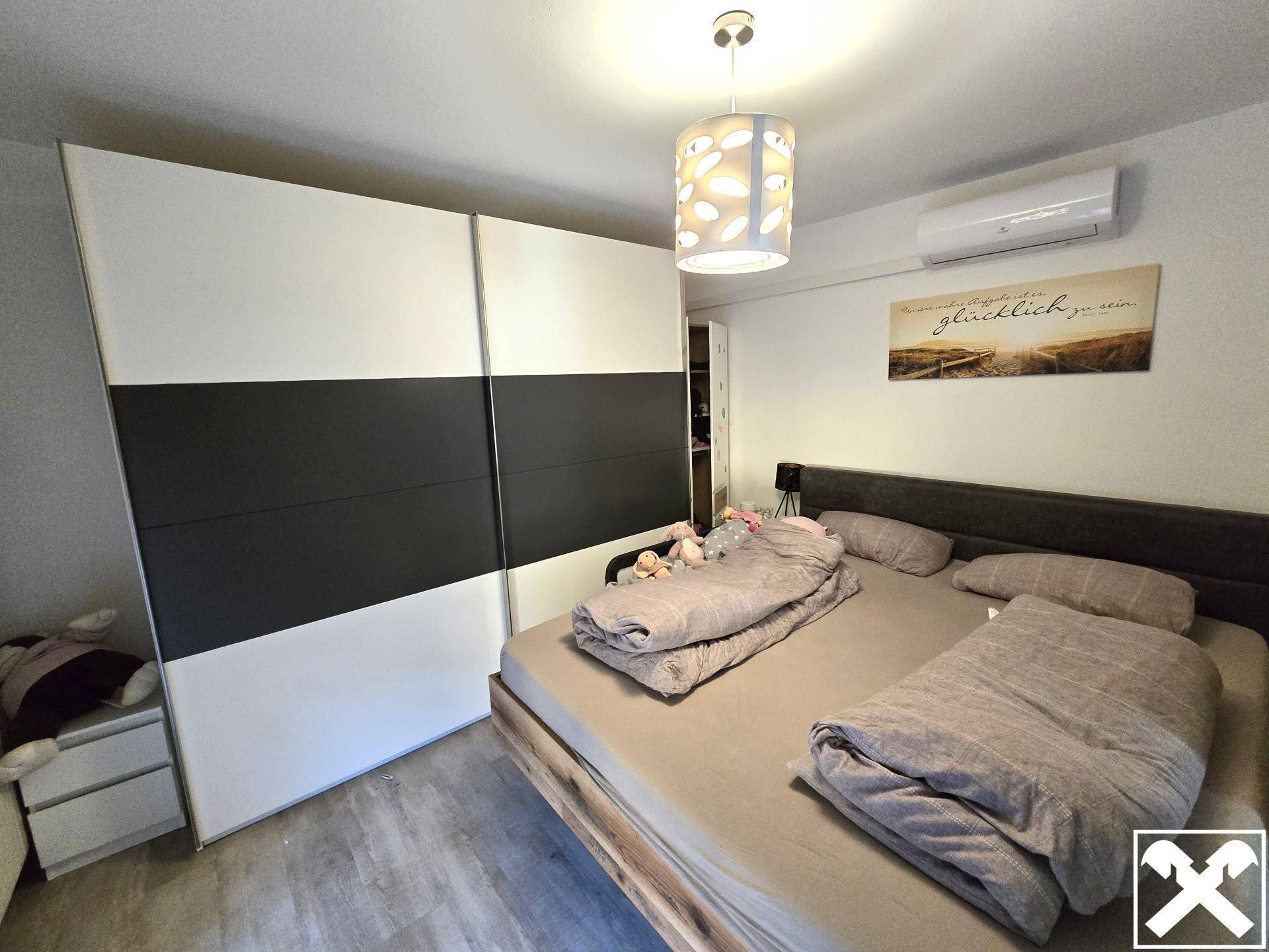 Schlafzimmer (EG)