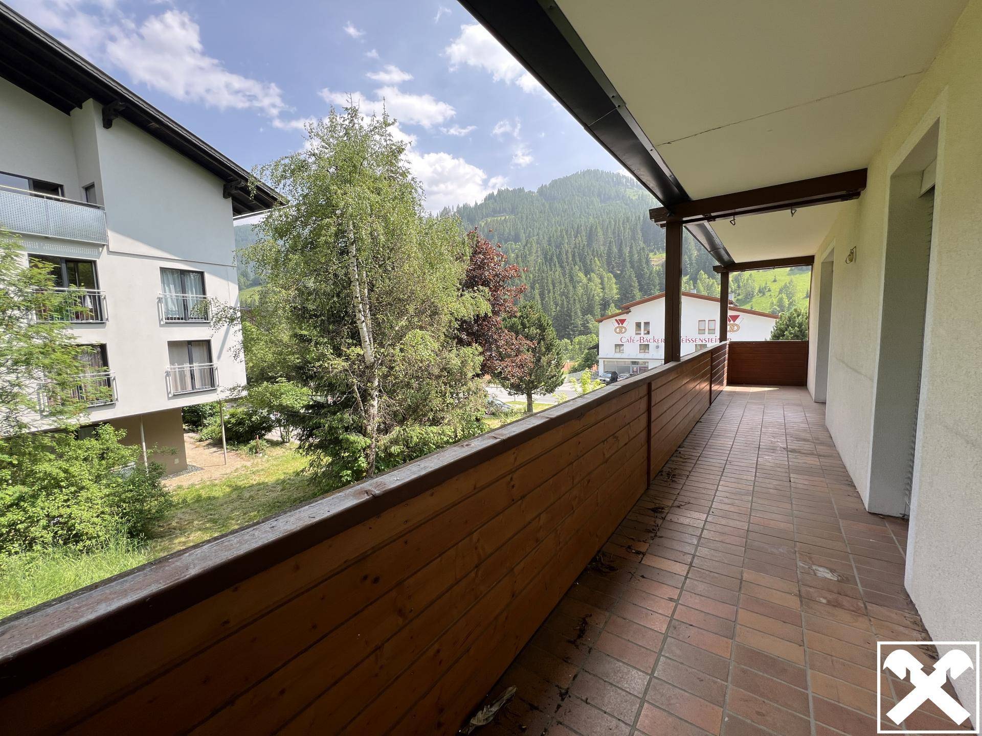 großer Balkon