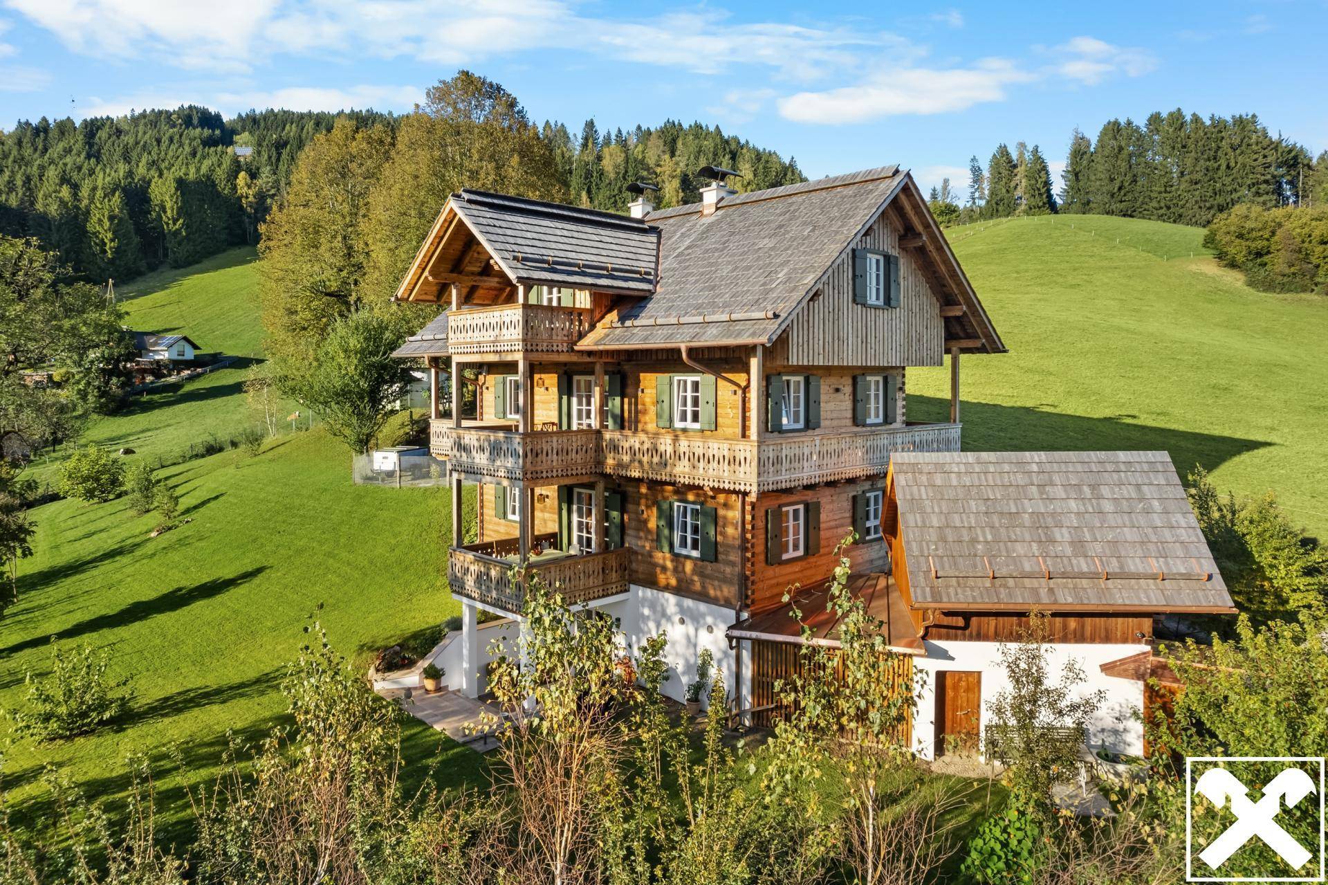 Südostansicht mit Nebengebäude