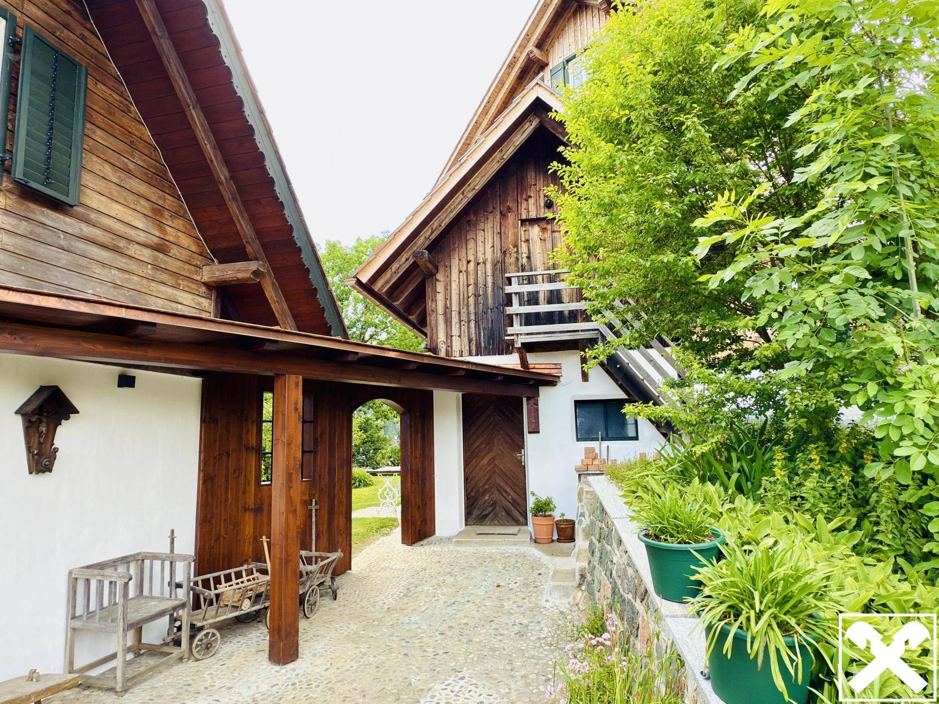 Verbindungsteil vom Gästehaus zum Holzlager