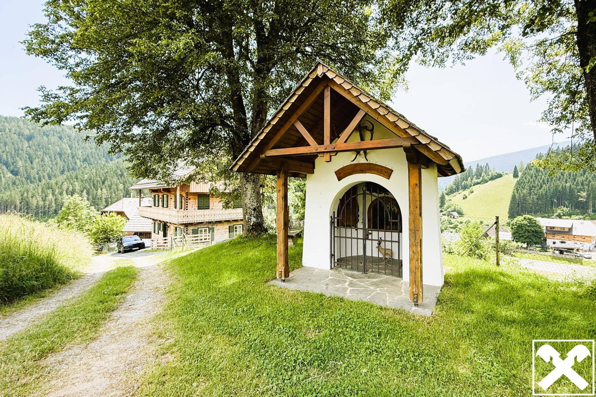 Die angrenzende Hubertuskapelle