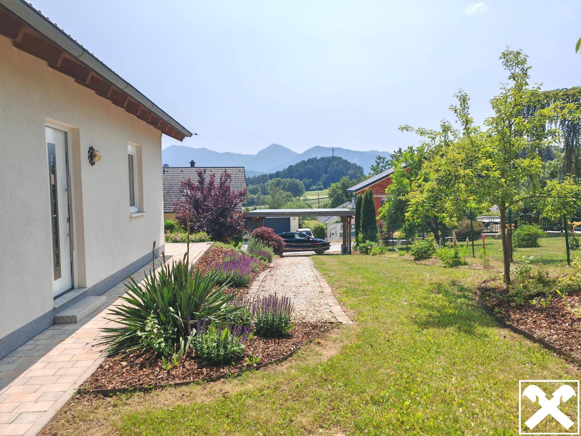 Kiesweg zum Haus
