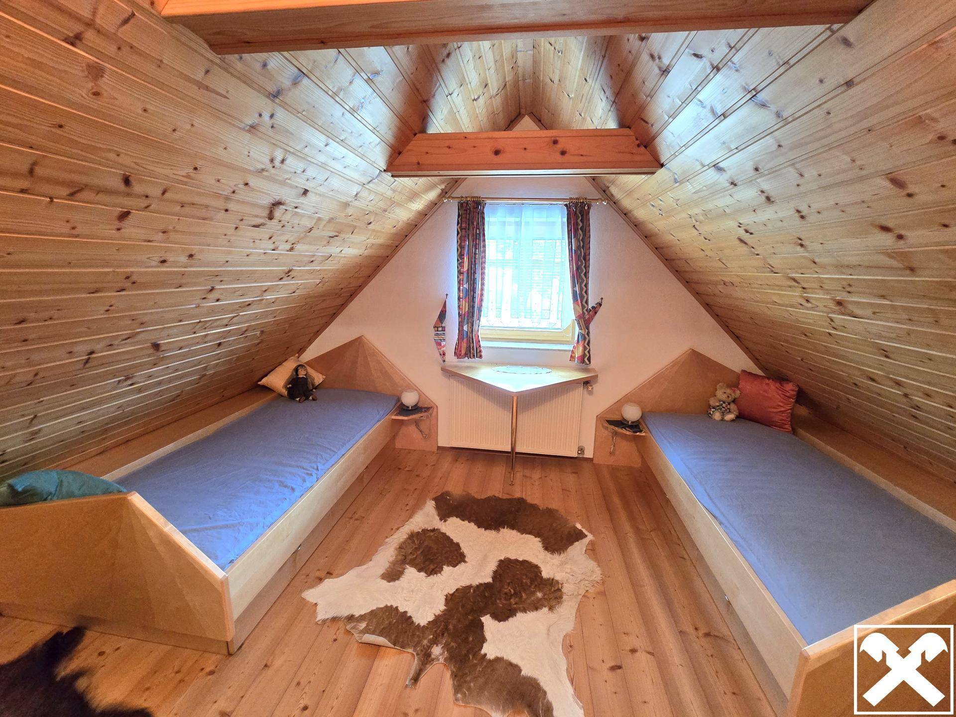 Schlafzimmer (DG)
