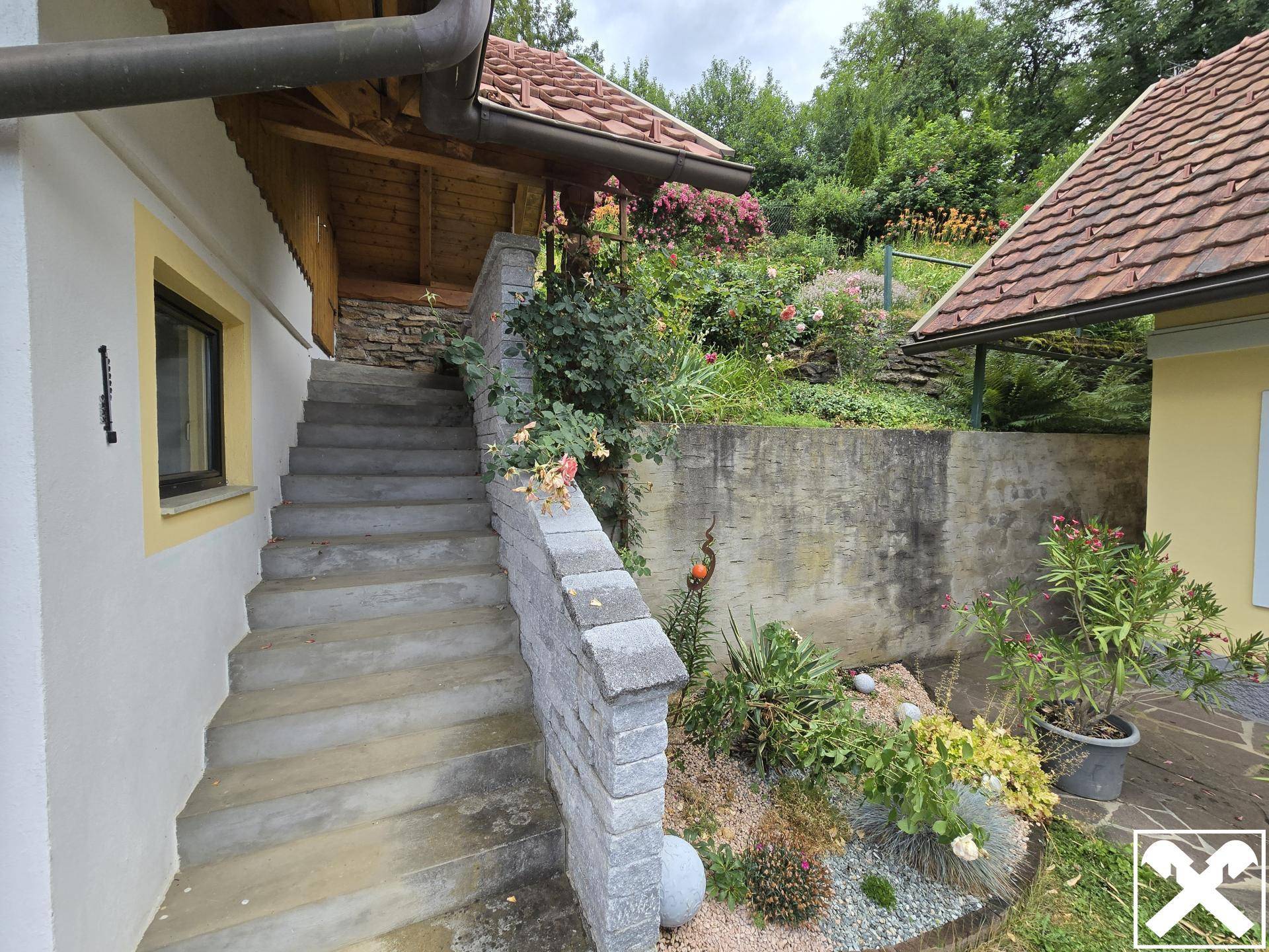Treppe zum Atelier/Hobbyraum über Garage