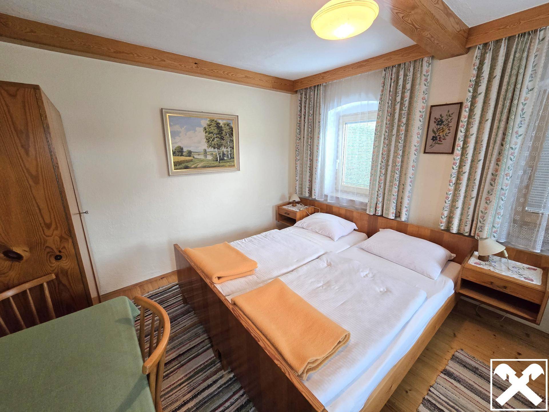 Schlafzimmer (EG)