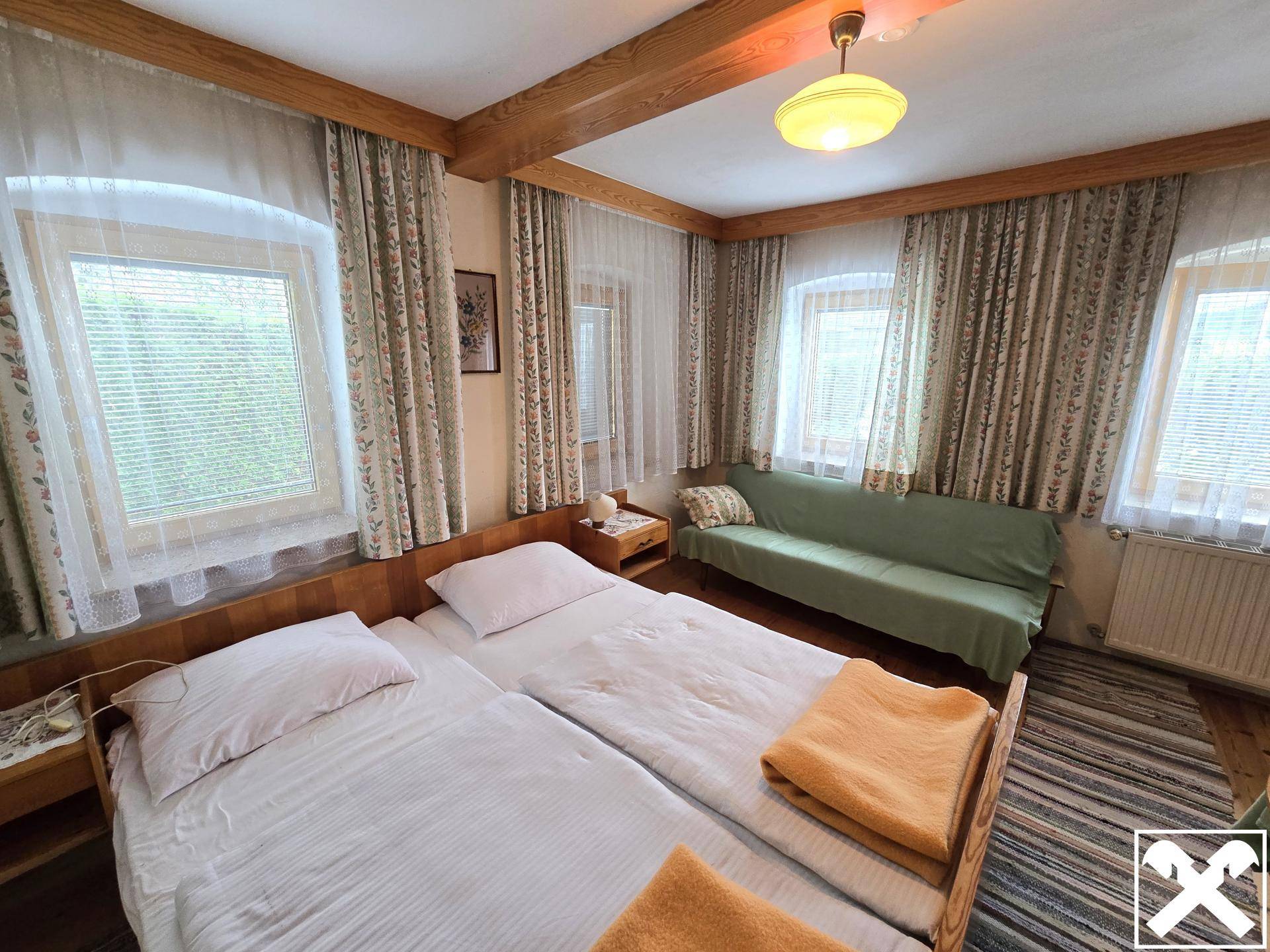 Schlafzimmer (EG)