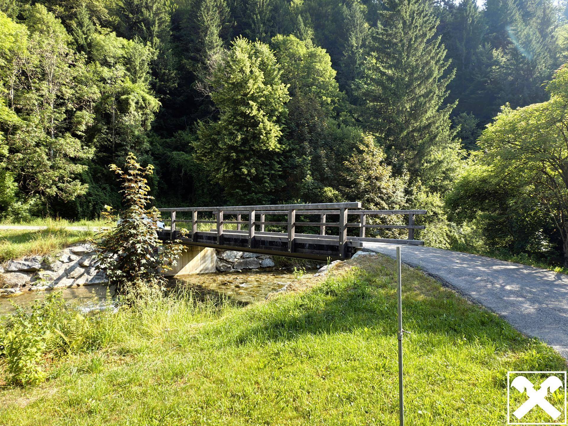 Die Zufahrt über den Weißenbach
