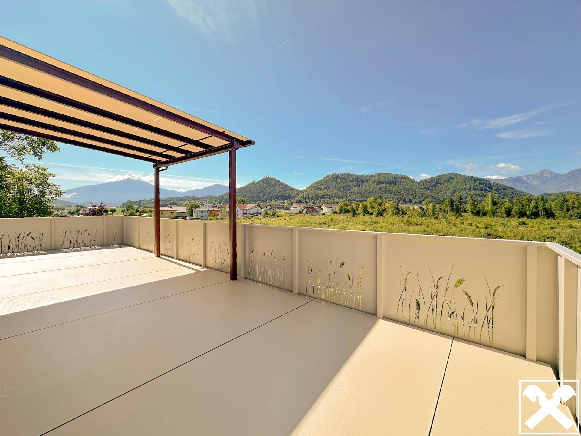 Teilüberdachter Balkon