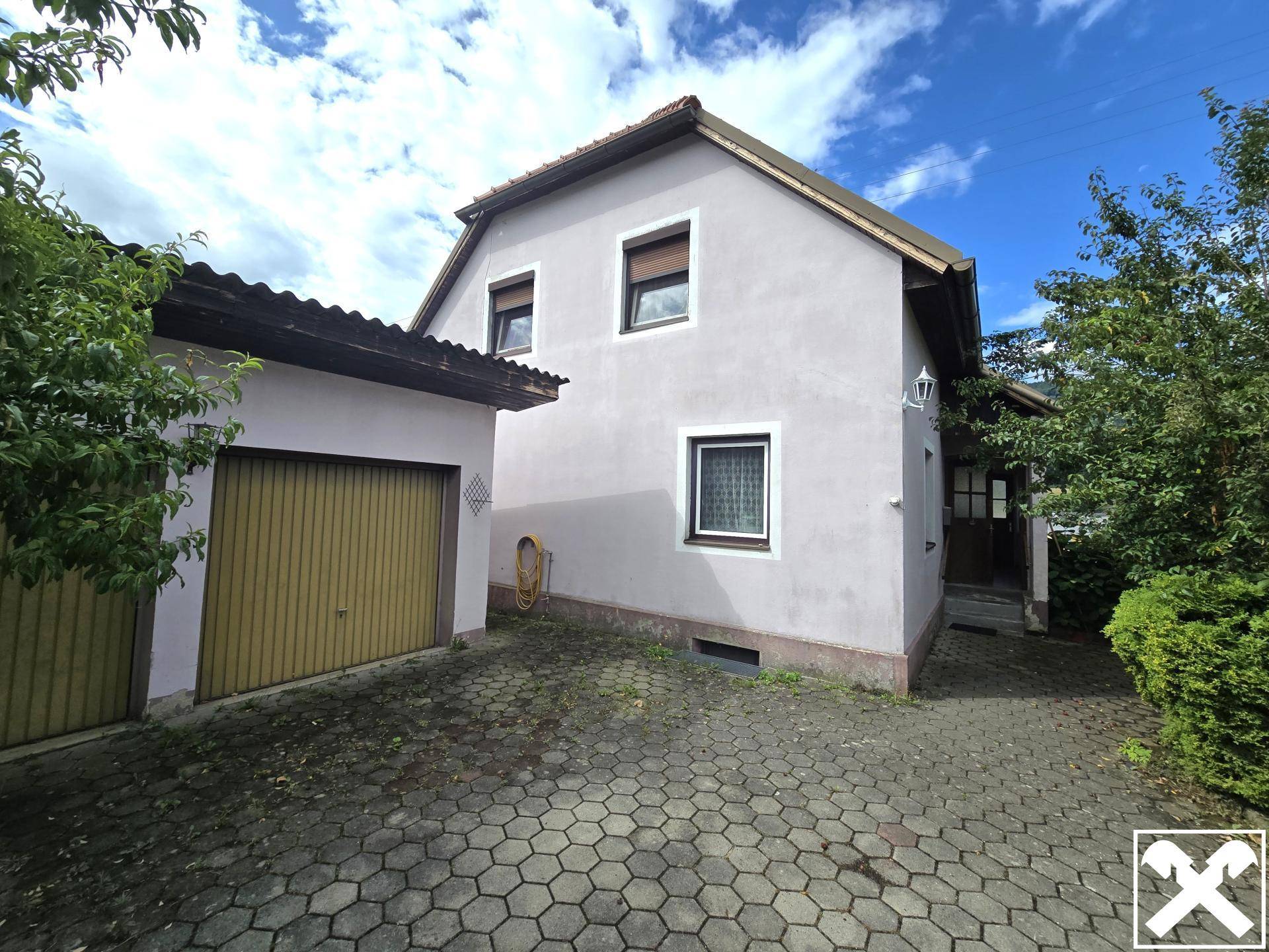 Haus mit Doppelgarage
