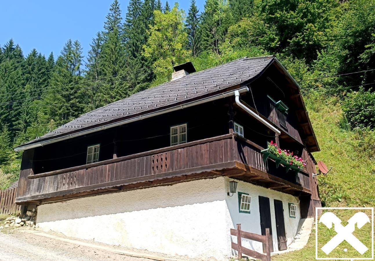 Süd-West-Ansicht mit durchlaufendem Balkonbereich