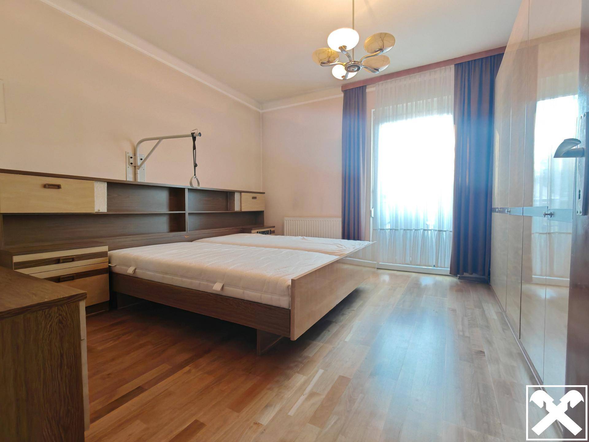 Schlafzimmer (EG)