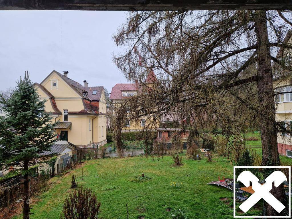 Balkon mit Aussicht in Park