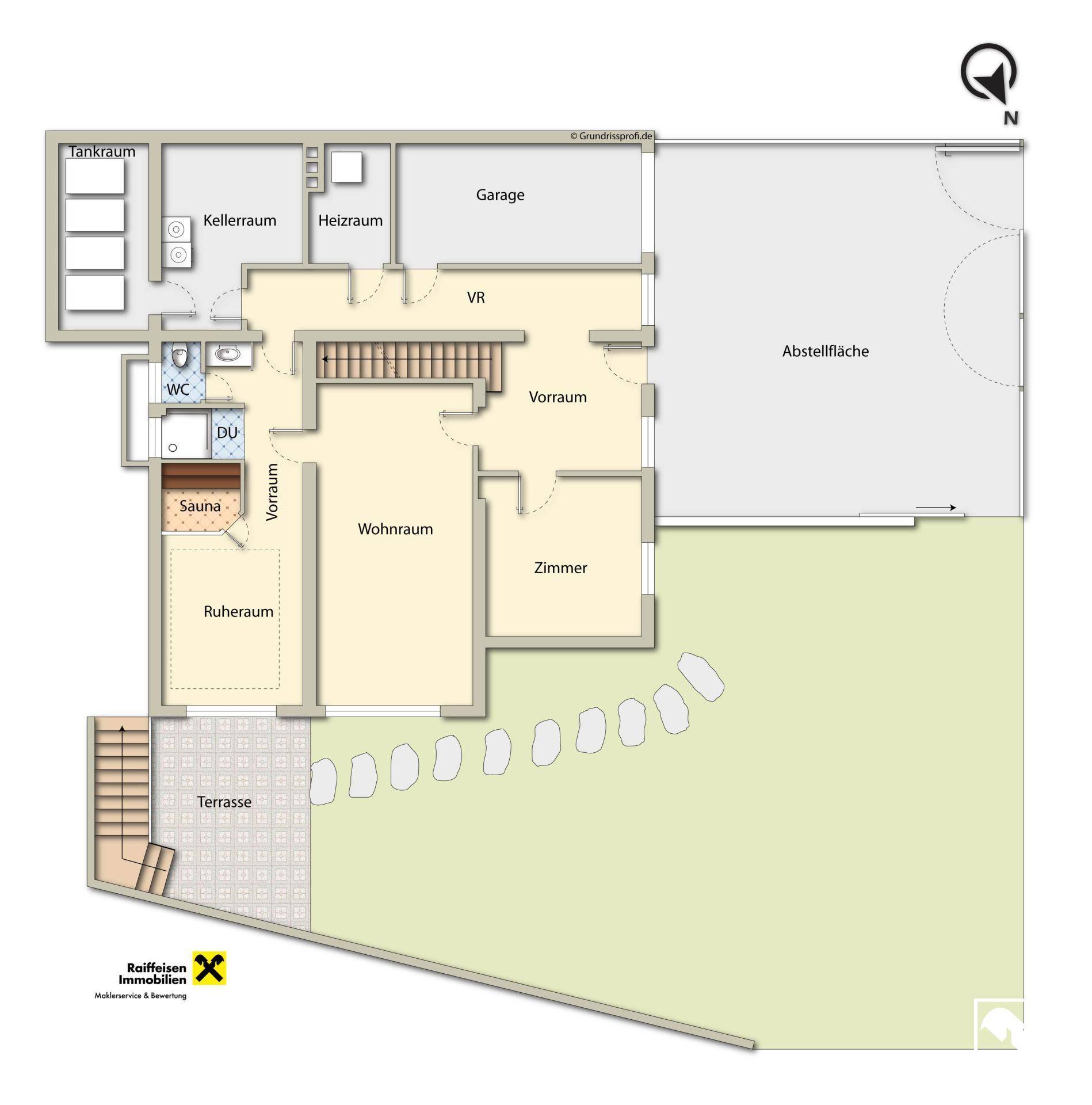 Grundriss des Untergeschosses mit Sauna, Wohnraum, Garage und einer Terrasse.