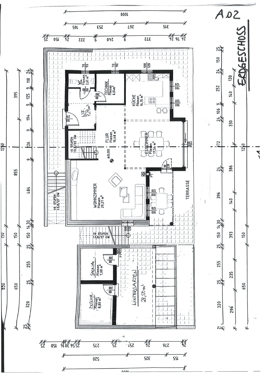 Grundriss des Erdgeschosses mit Wohnzimmer, Esszimmer, Küche, Technikraum und Wintergarten.