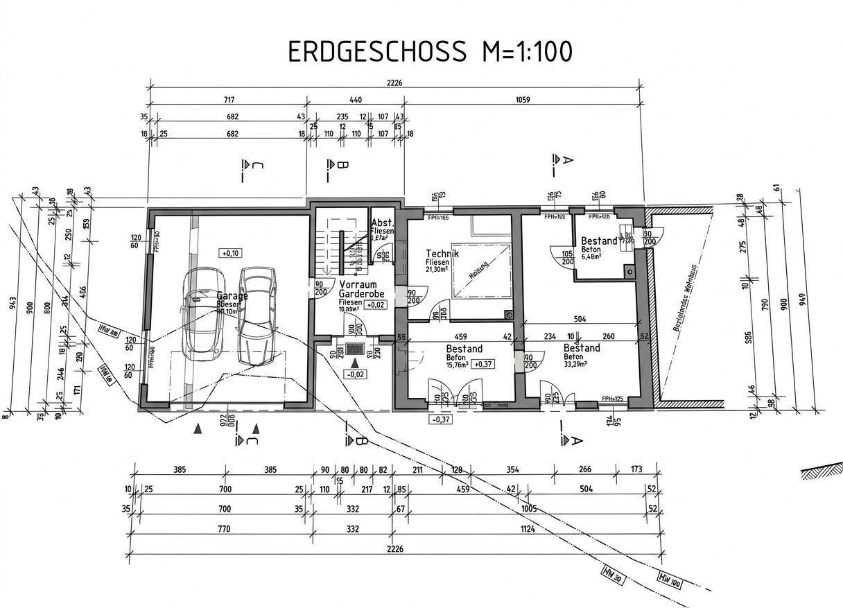 Detaillierter Grundriss des Erdgeschosses mit Garage, Technikraum und Abstellflächen.