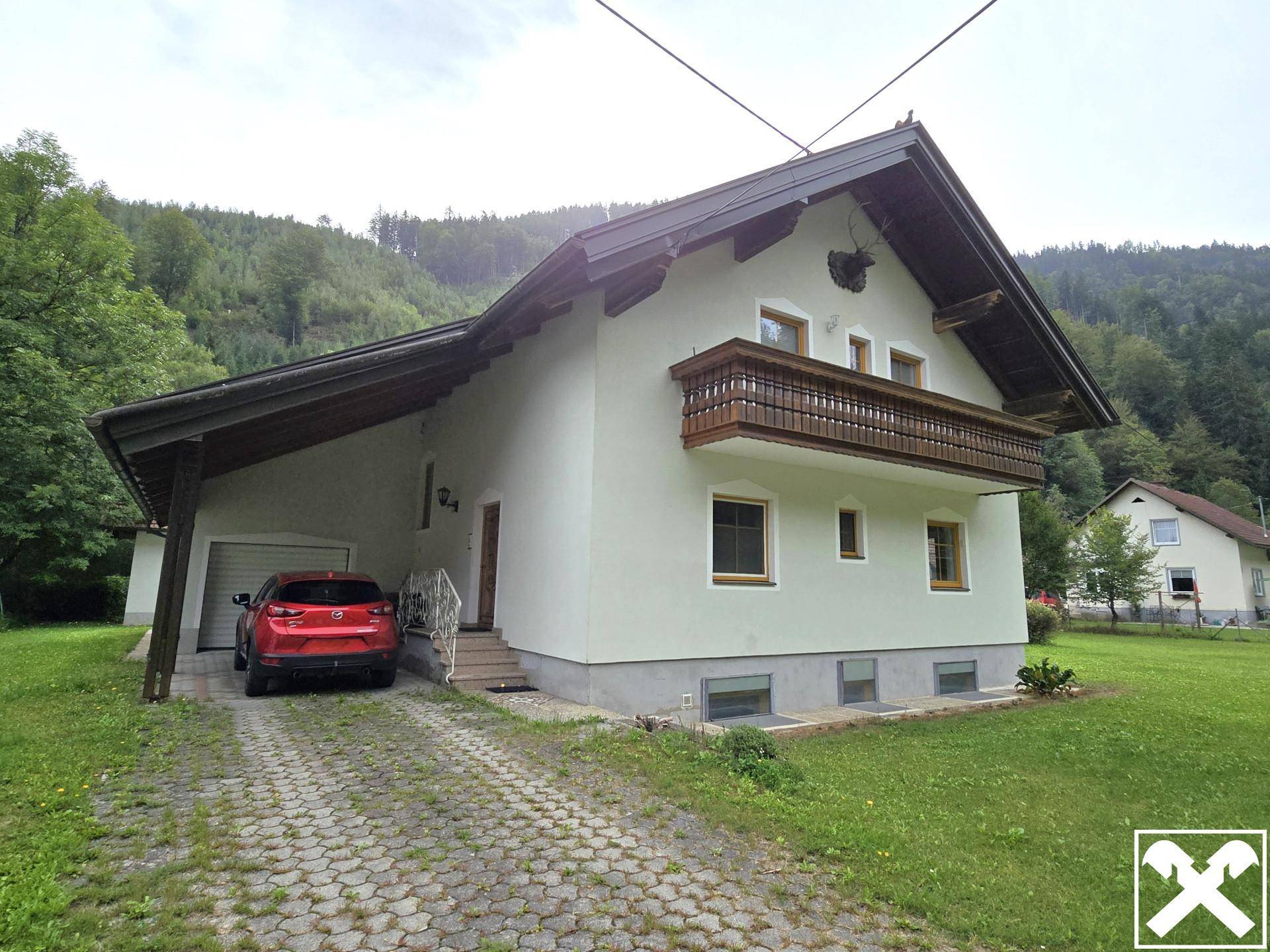 Außenansicht West mit Garage
