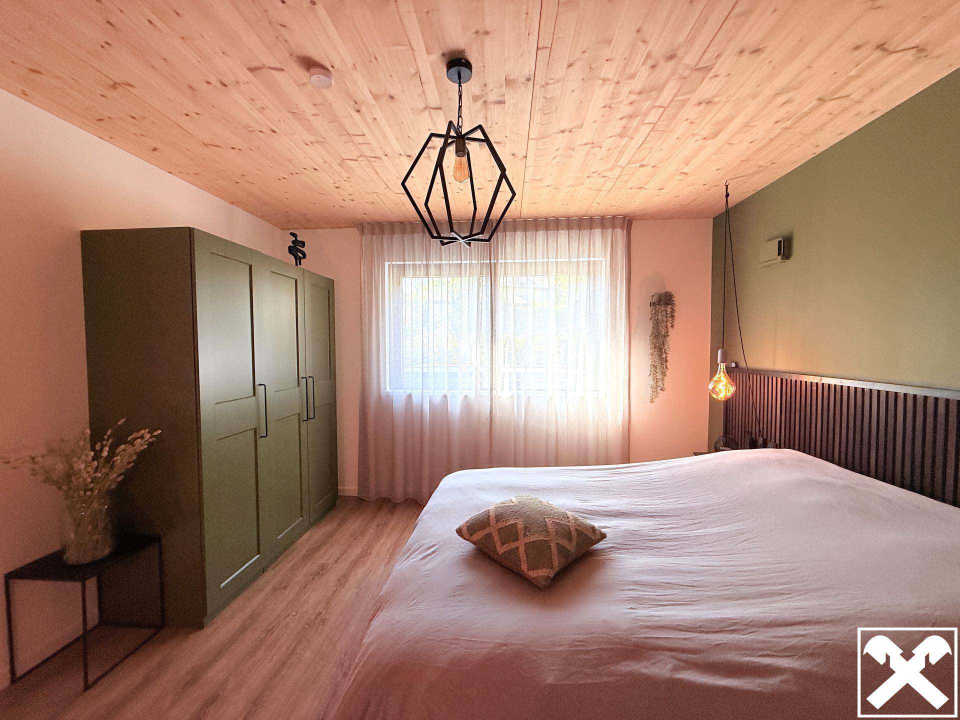 Schlafzimmer 1