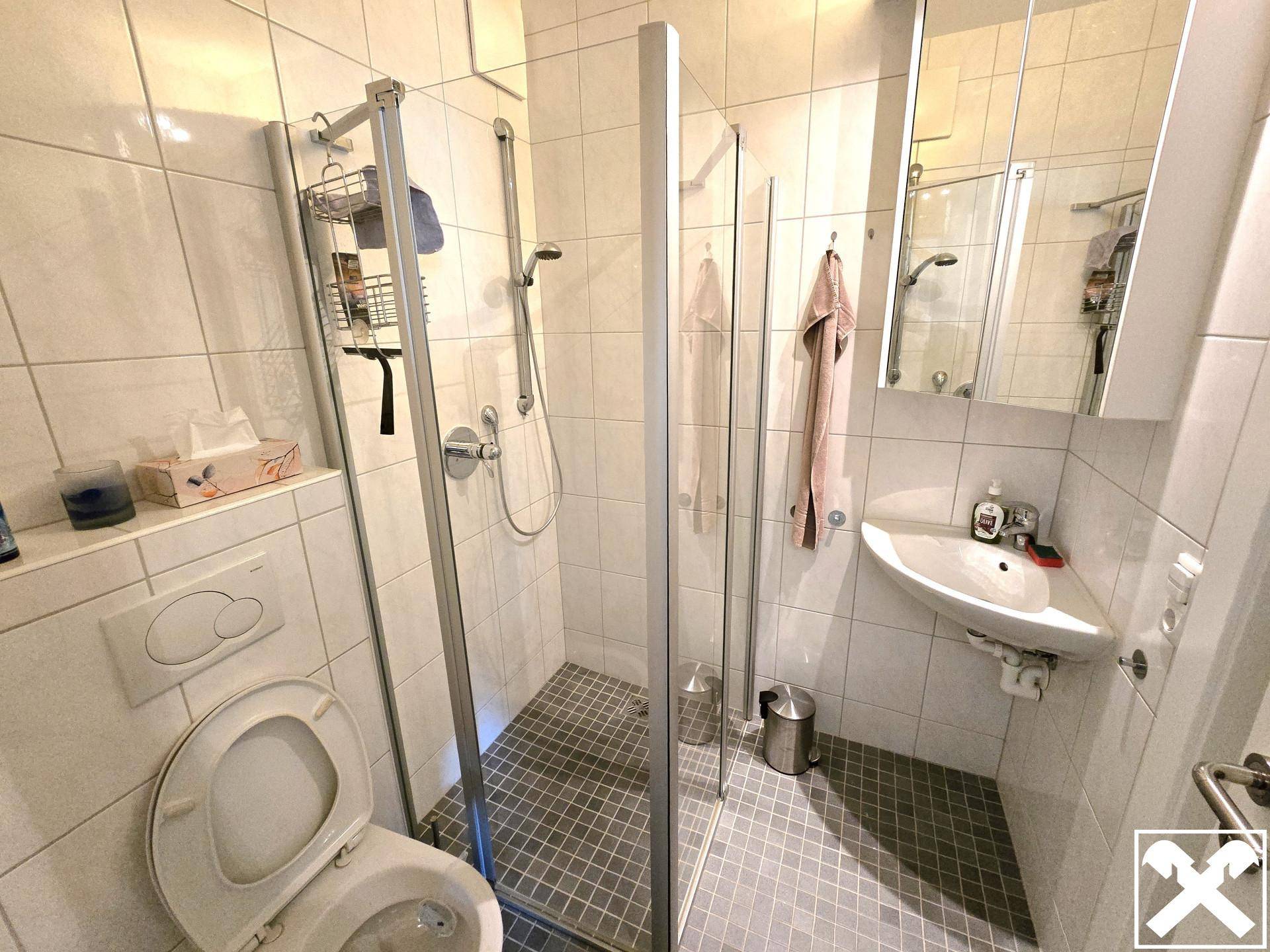 Bad mit Dusche und WC (EG)