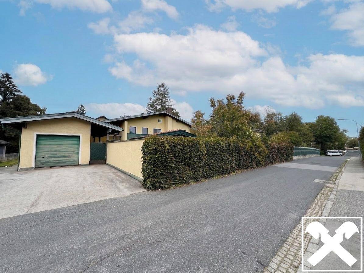 Garage, Parkplatz, Zufahrt