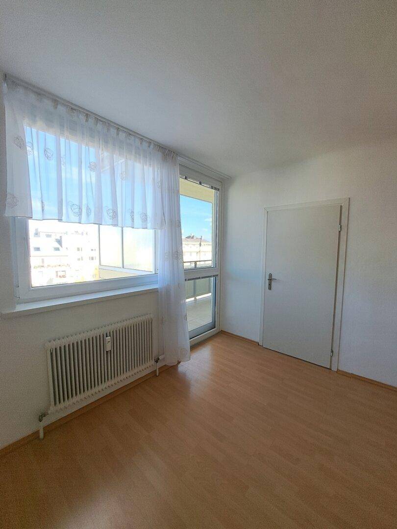 Ausgang auf Balkon (gute Fenster)