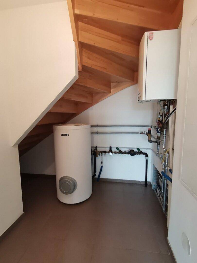 AR unter Treppe (wie Kellerabteil nutzbar)