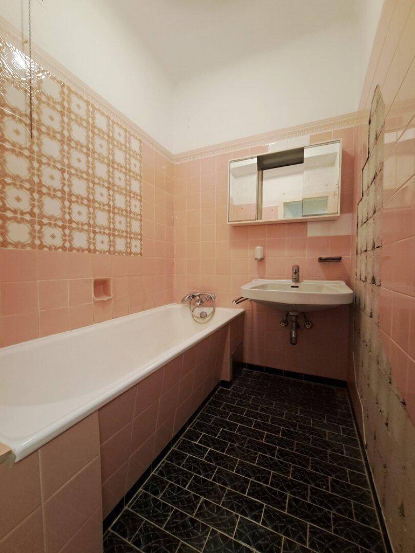 Bad mit Wanne