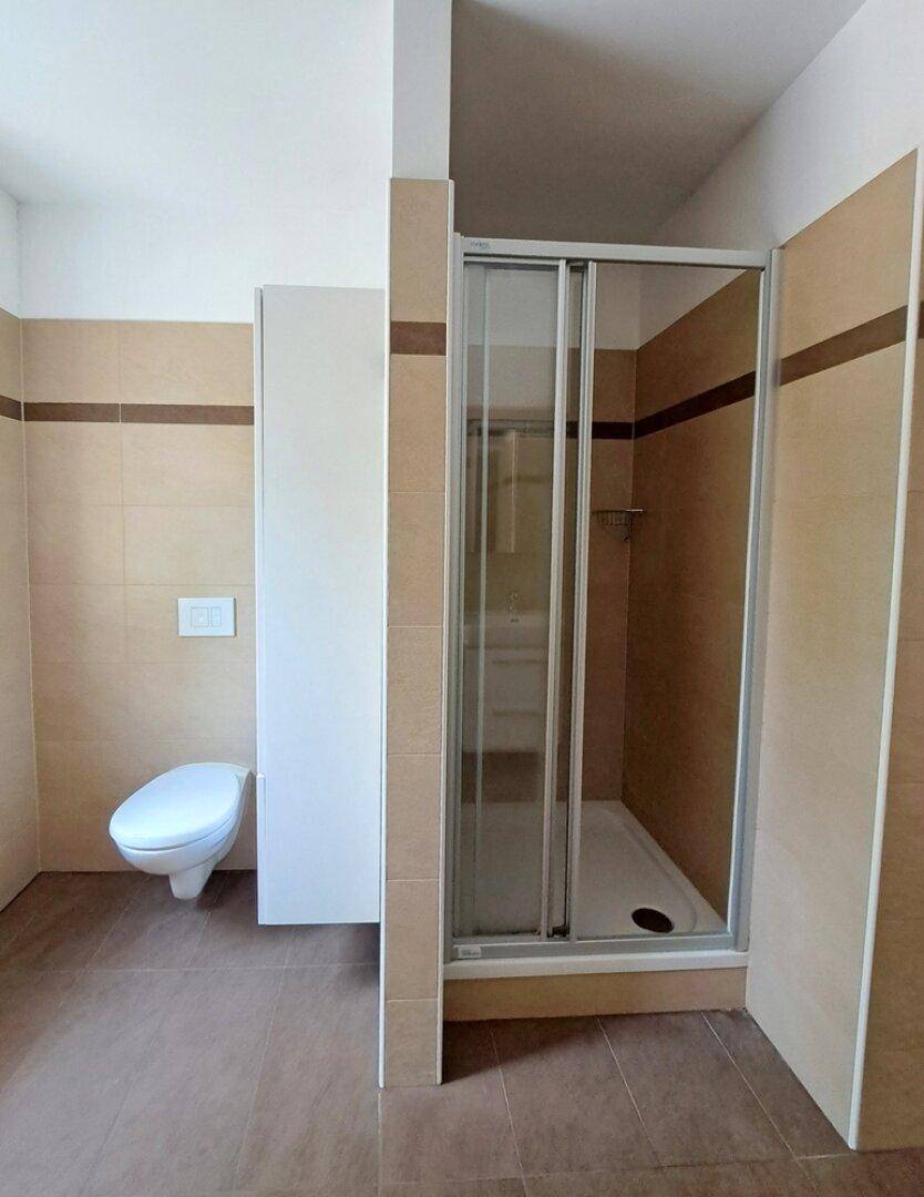 2-tem WC, Dusche und Fenster