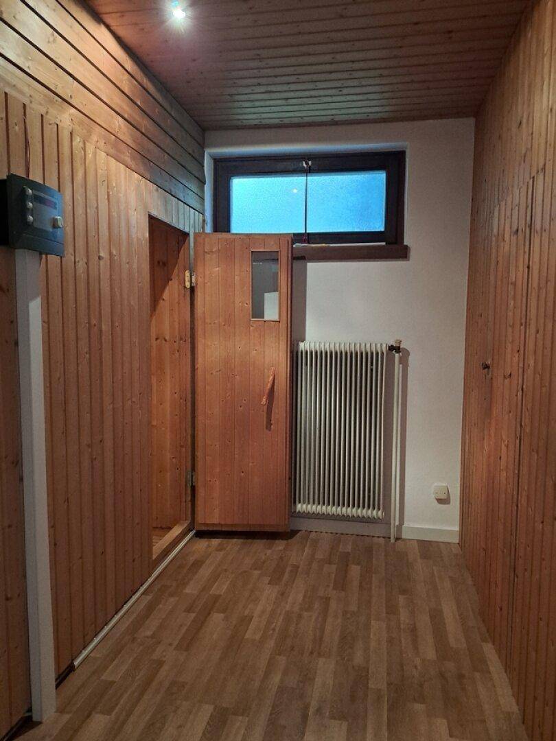 Umkleidebereich vor Sauna (untere Wohnebene)
