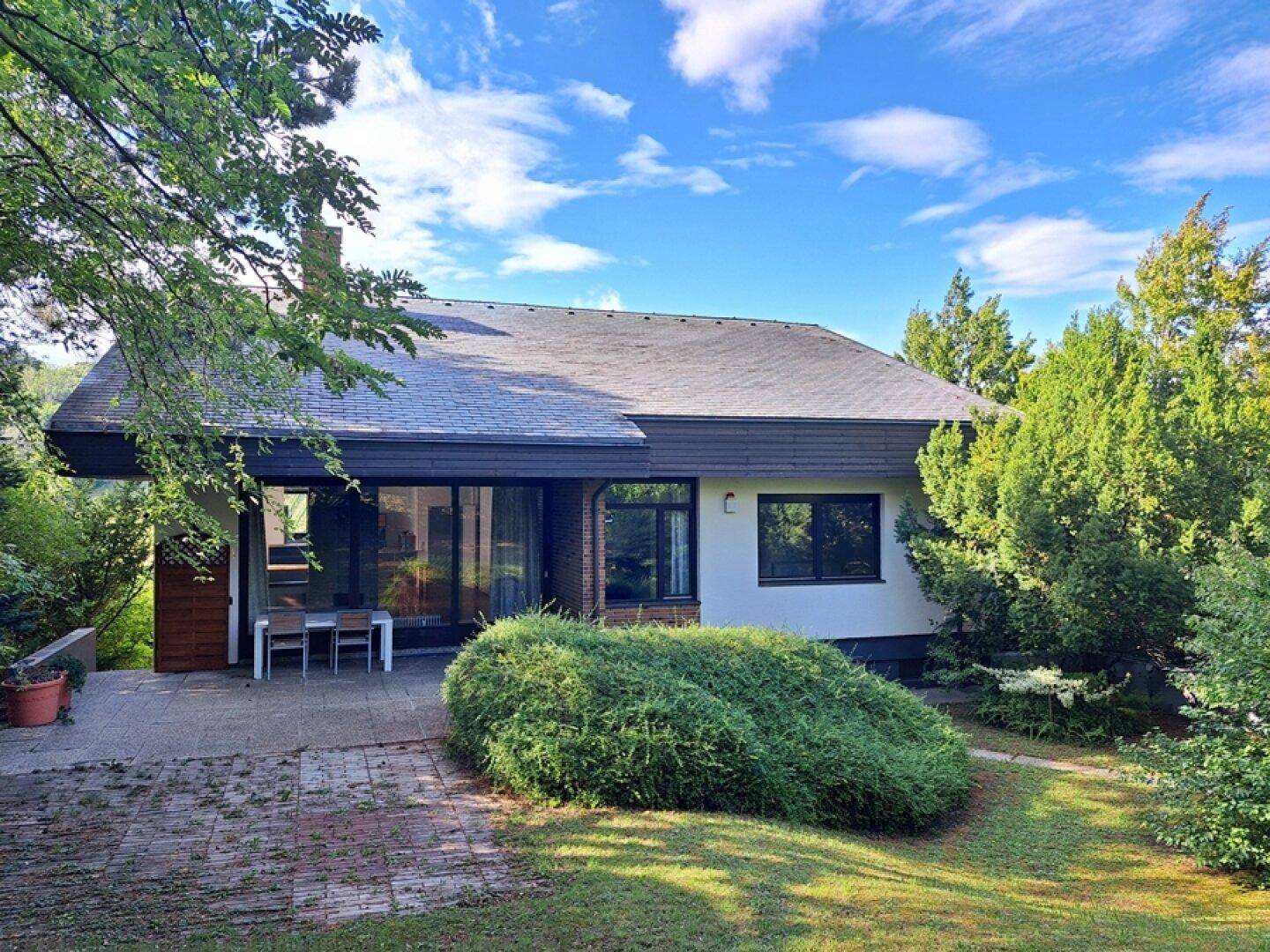 nochmals die Villa von außen