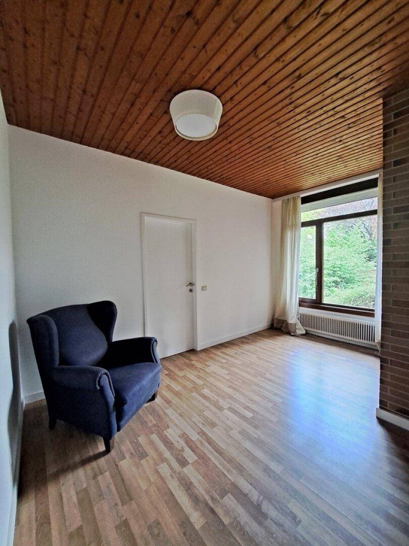 offener Arbeitsraum neben Salon (mittlere Wohnebene)