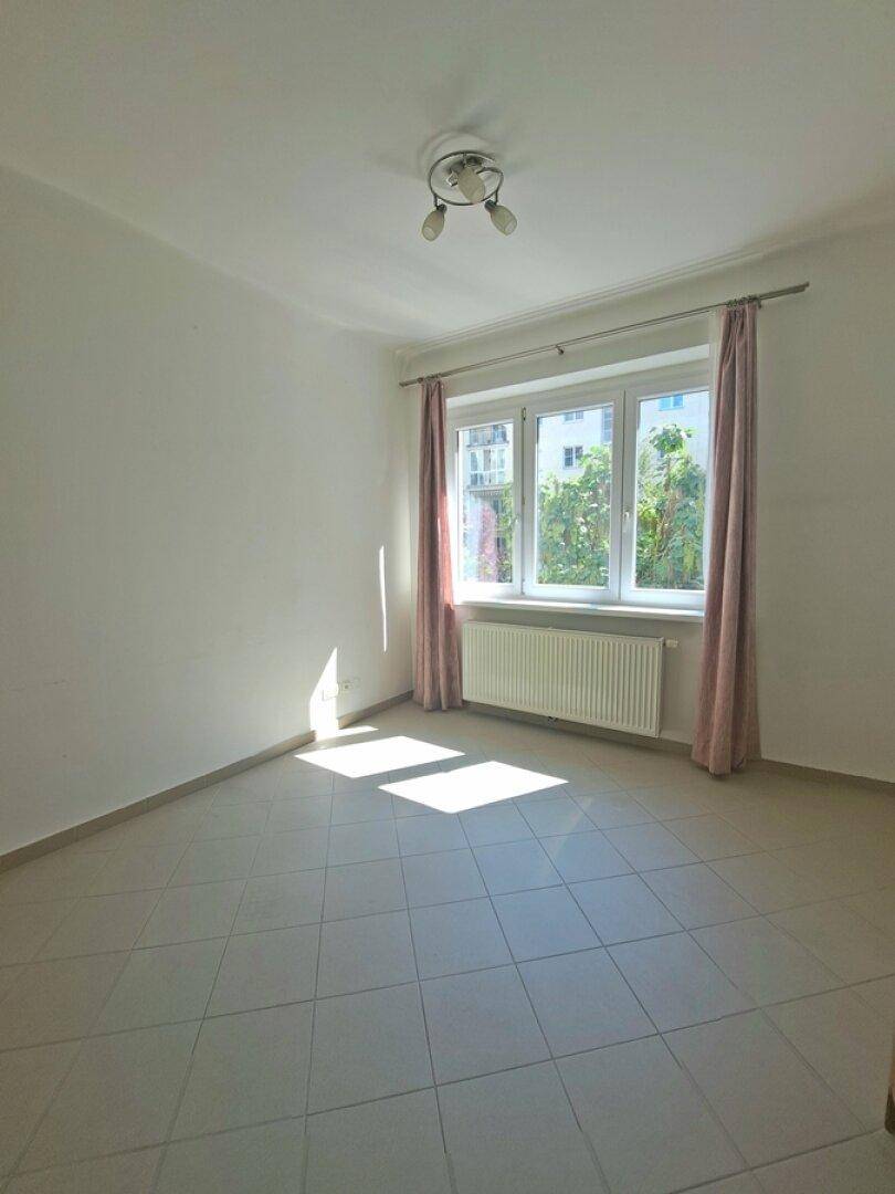mit Platz für Ess- oder Couchbereich