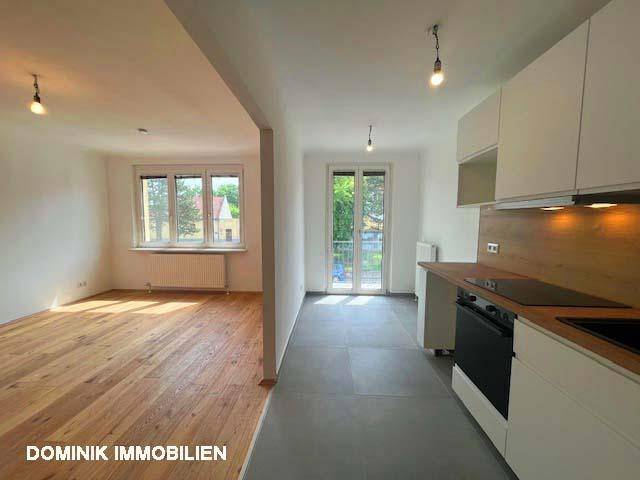 Küche und Wohnzimmer
