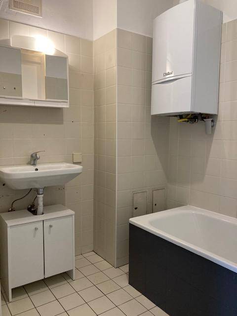 KOMFORTABLE ZWEIZIMMERWOHNUNG IN FISCHAMEND – další
