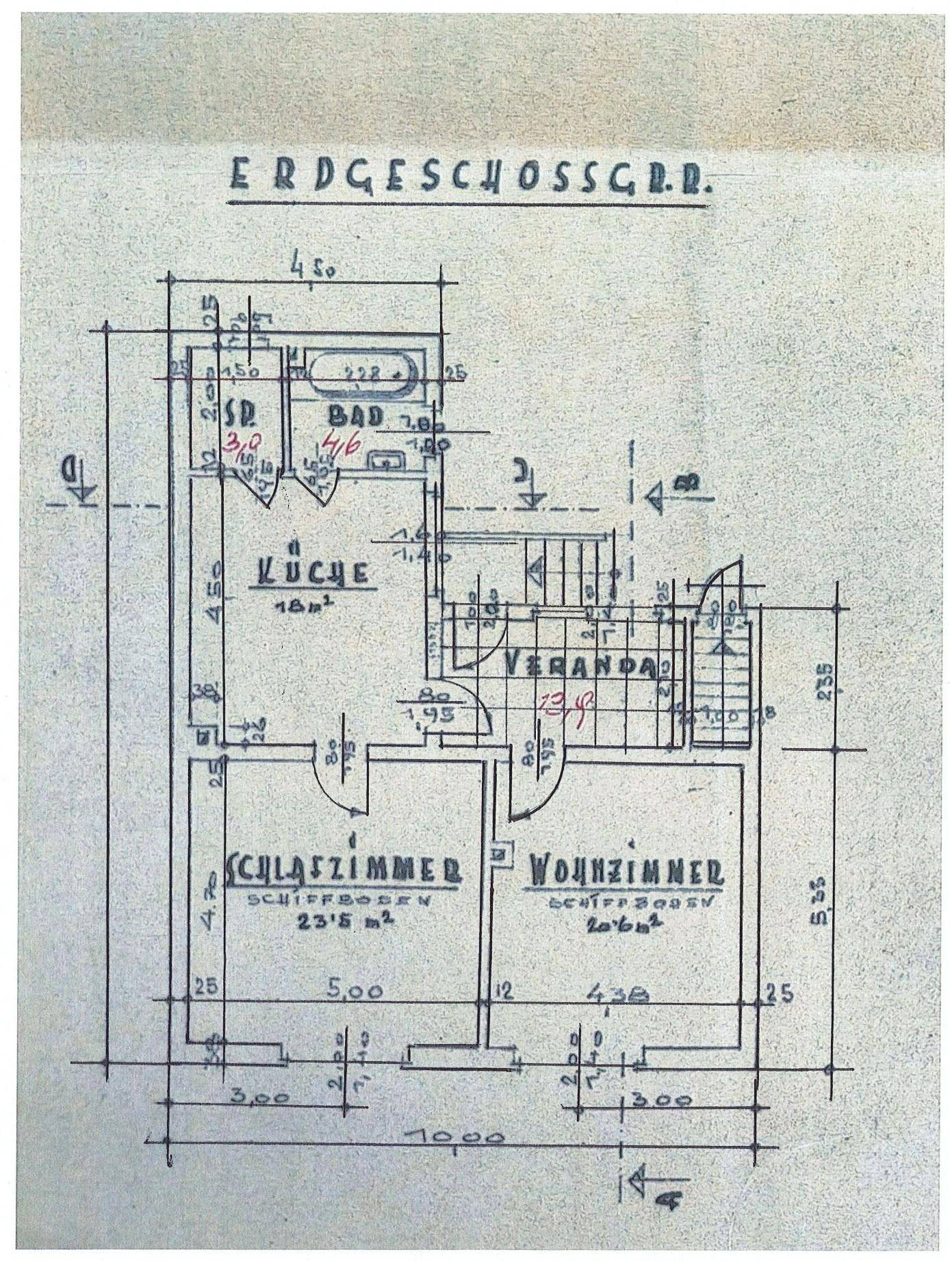 Historischer Grundriss des Erdgeschosses mit Küche, Bad, Schlafzimmer und Wohnzimmer.