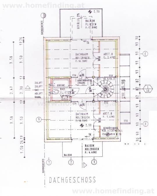 Grundriss des Dachgeschosses mit Wendeltreppe, zwei Balkonen und Raumaufteilung.